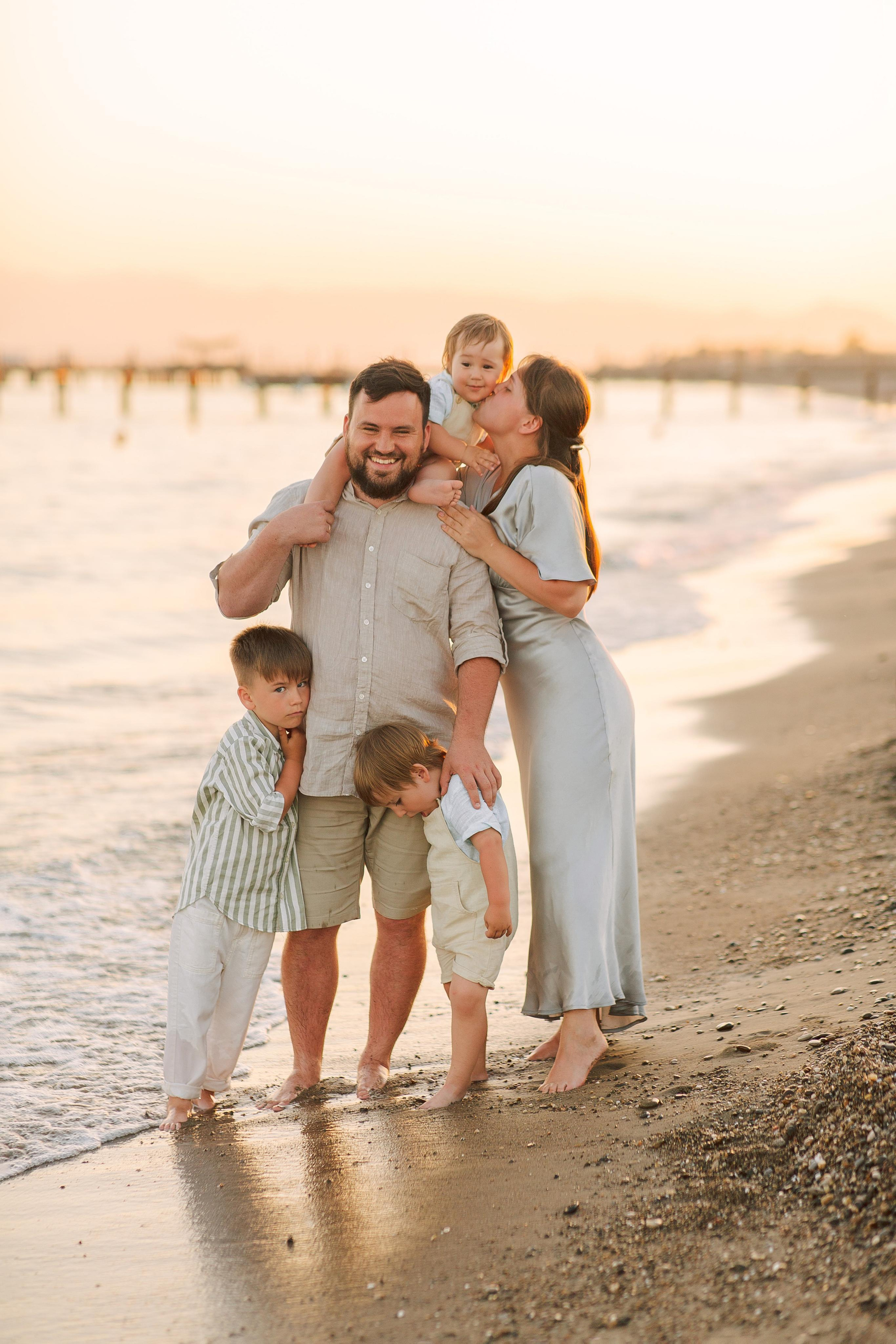 Семейная фотосессия на пляже в Белеке. Фотограф в Алании в Турции, Аланья, Сиде, Белек, Анталия, Кемер, Конаклы, Окурджалар. Фотосъемки в Алании. Фотосессия в Алания.Алсу Девели