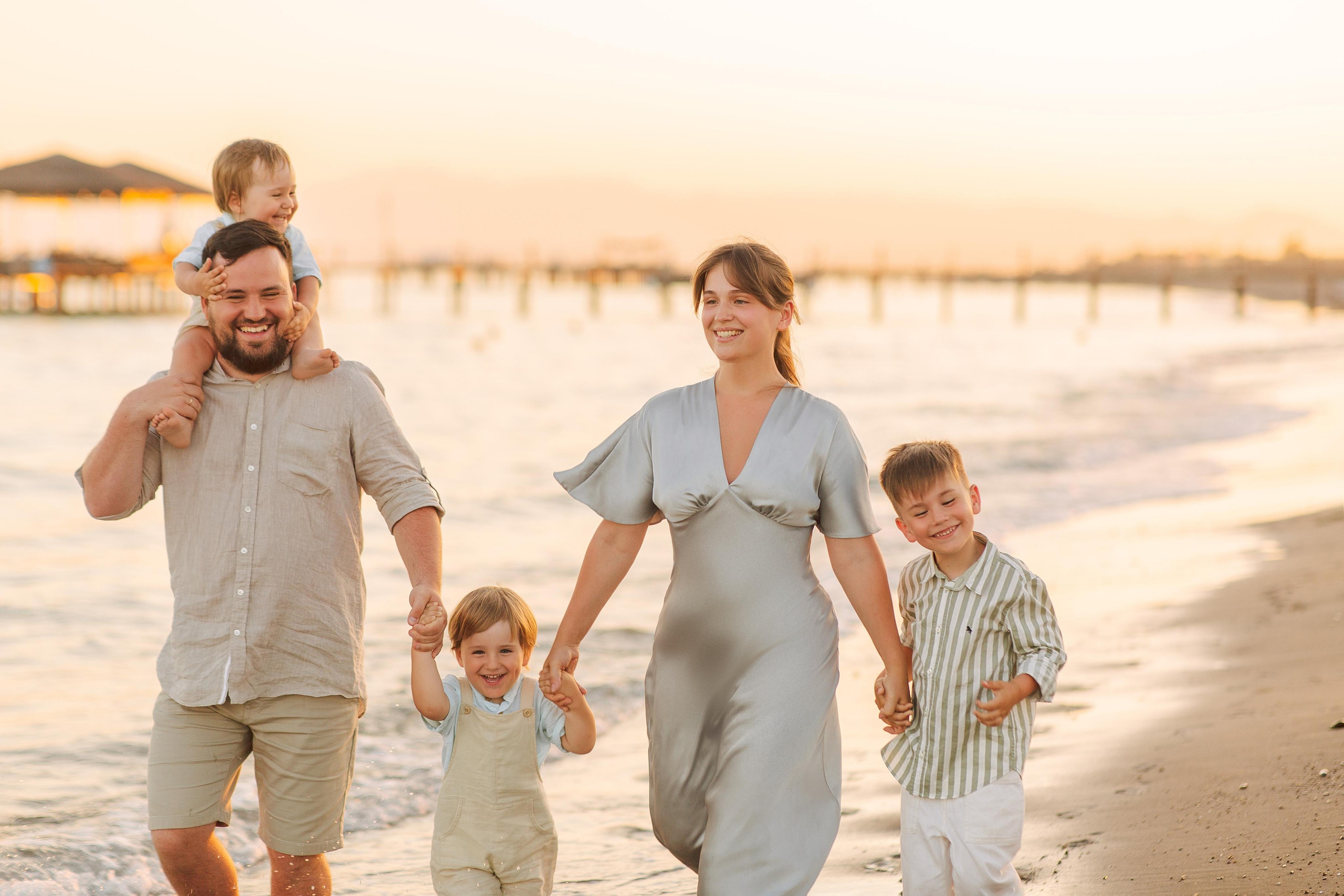Семейная фотосессия на пляже в Белеке. Фотограф в Алании в Турции, Аланья, Сиде, Белек, Анталия, Кемер, Конаклы, Окурджалар. Фотосъемки в Алании. Фотосессия в Алания.Алсу Девели
