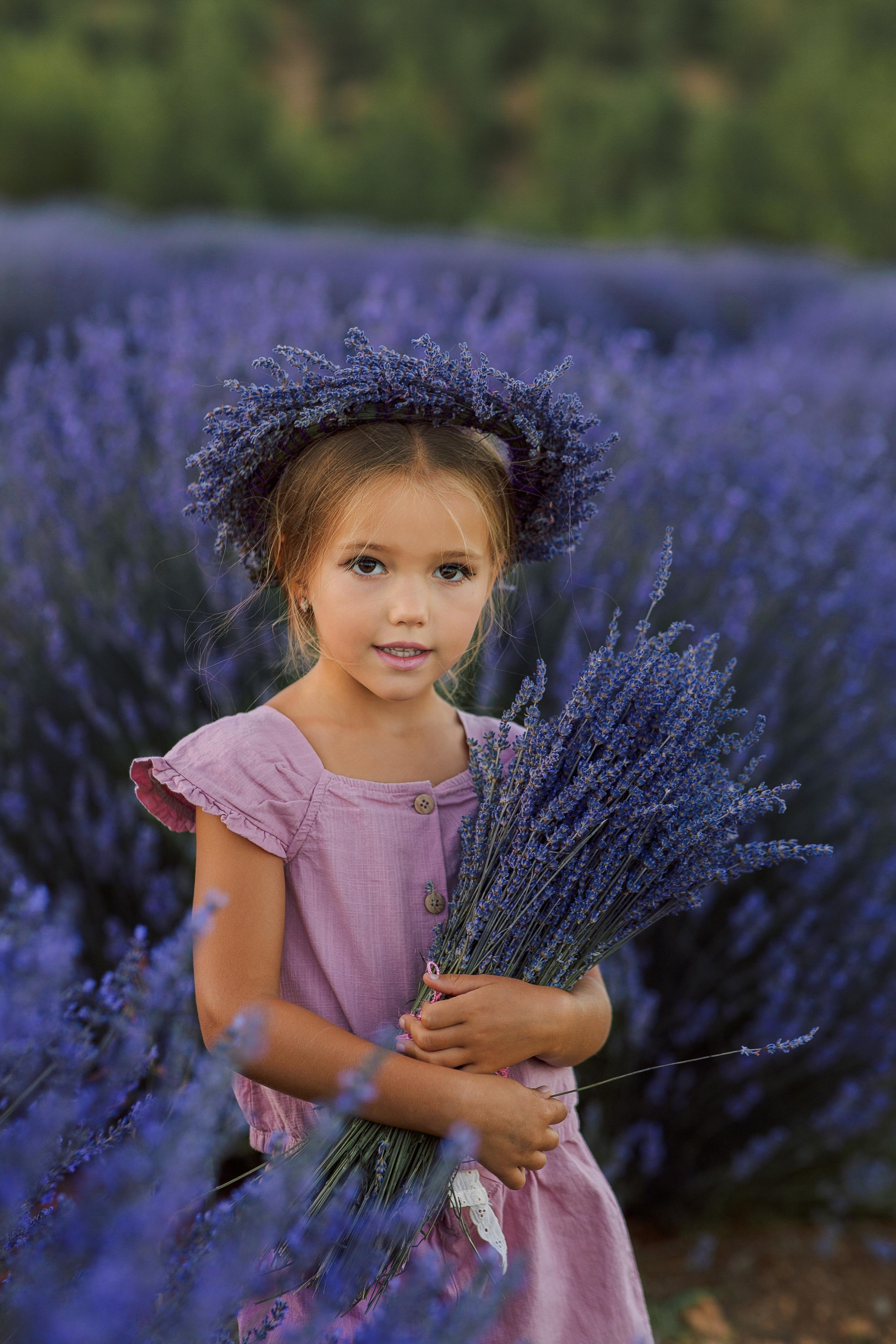 Family photo session in lavender fields. Professional Photographer in Alanya, Side, Belek, Antalya. Turkiye