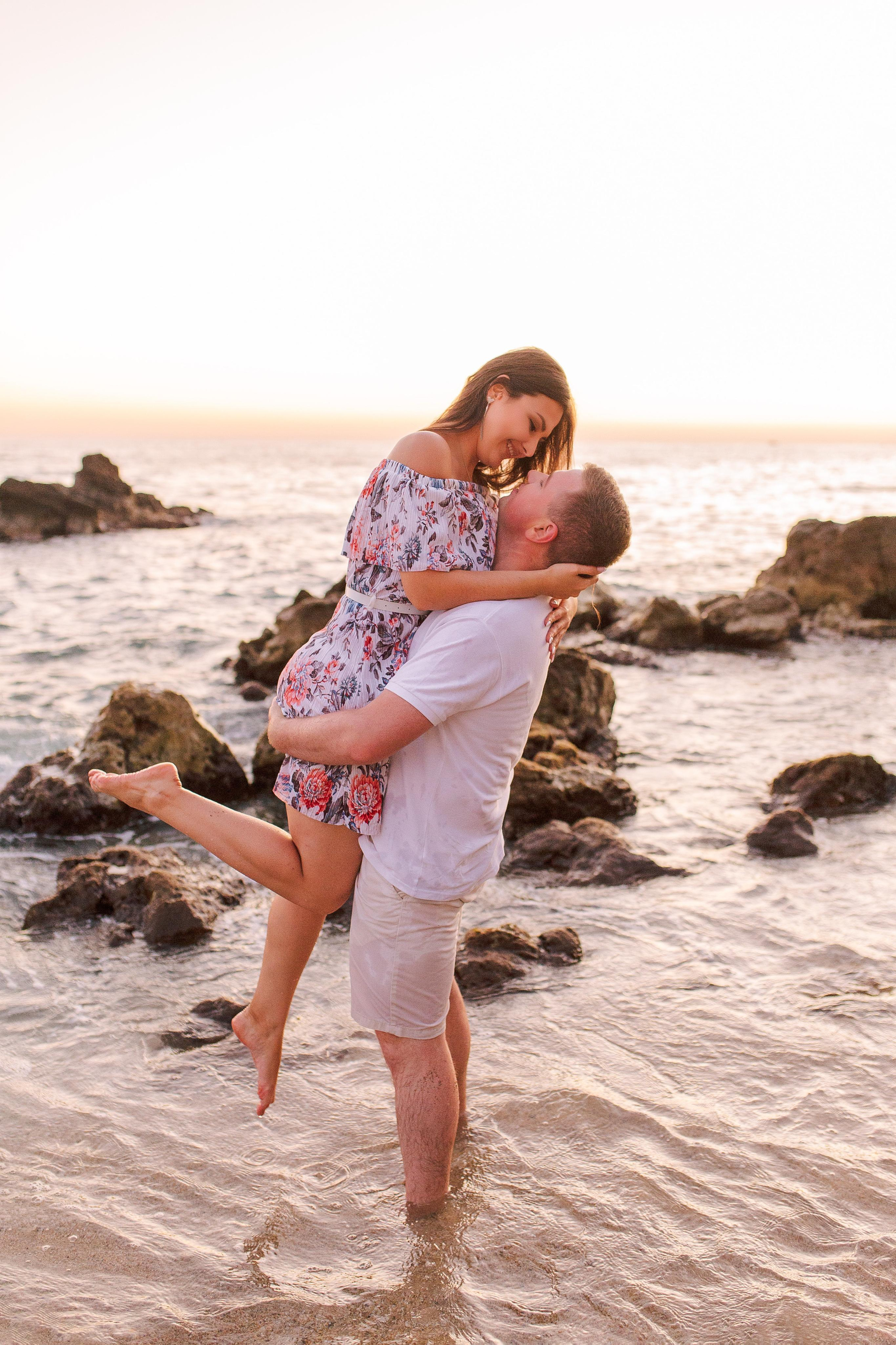 Photo session of newlyweds in Alanya at sunset on Cleopatra beach. Professional Photographer in Alanya, Side, Belek, Antalya. Turkiye
