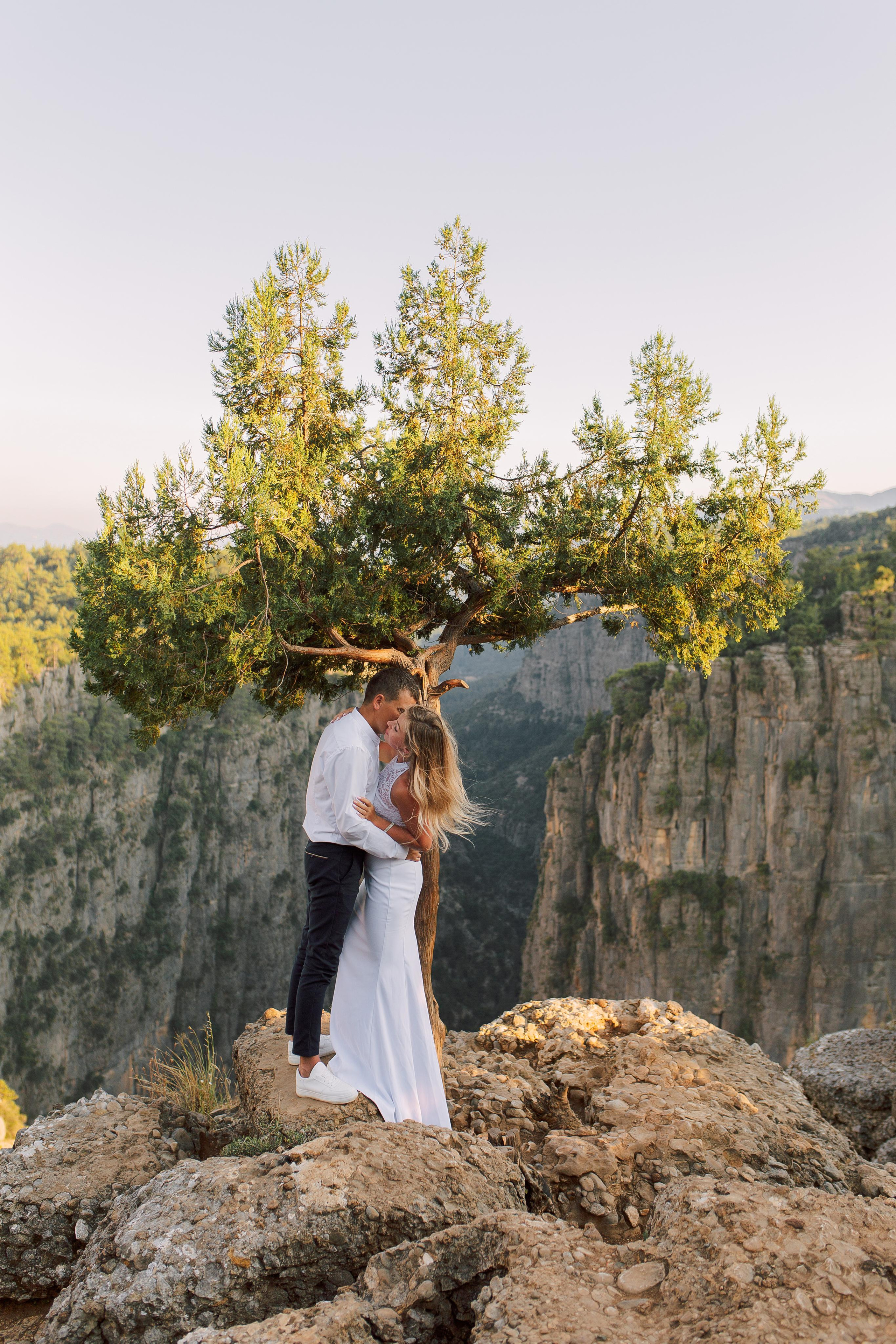 Wedding photo session on the Tazy canyon. Professional Photographer in Alanya, Side, Belek, Antalya. Turkiye