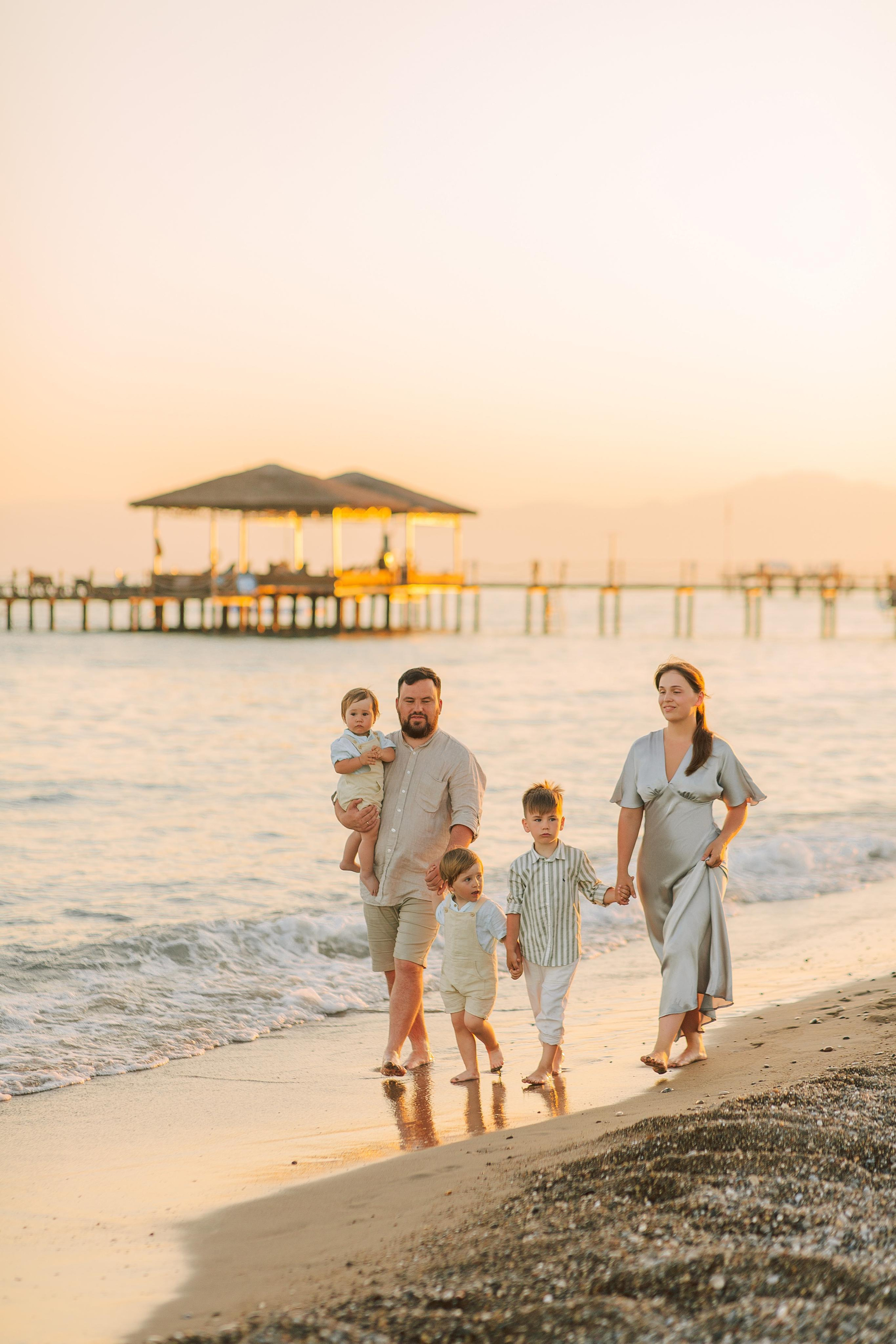 Семейная фотосессия на пляже в Белеке. Фотограф в Алании в Турции, Аланья, Сиде, Белек, Анталия, Кемер, Конаклы, Окурджалар. Фотосъемки в Алании. Фотосессия в Алания.Алсу Девели