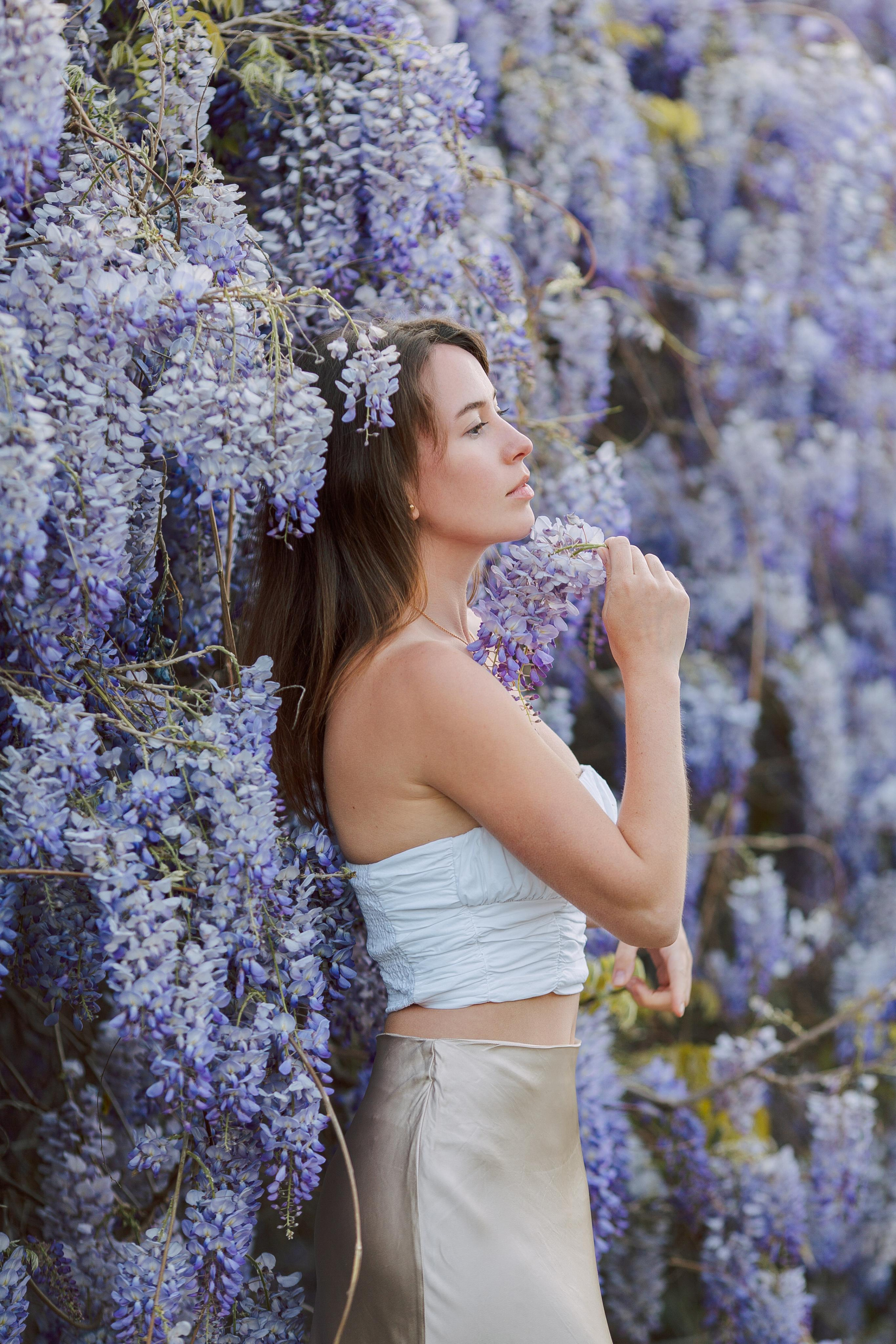 Фотосессия с глицинией. Фотограф в Алании в Турции, Аланья, Сиде, Белек, Анталия, Кемер, Конаклы, Окурджалар. Фотосъемки в Алании. Фотосессия в Алания.Алсу Девели