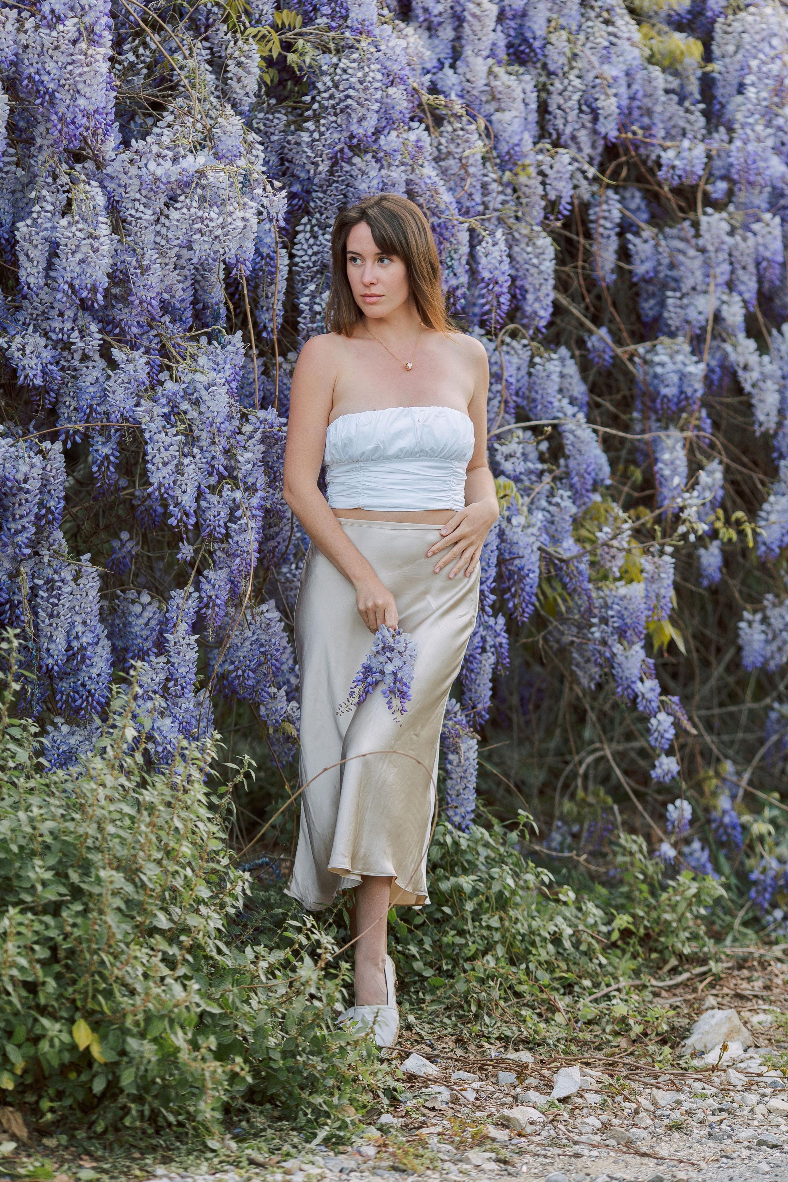 Фотосессия с глицинией. Фотограф в Алании в Турции, Аланья, Сиде, Белек, Анталия, Кемер, Конаклы, Окурджалар. Фотосъемки в Алании. Фотосессия в Алания.Алсу Девели