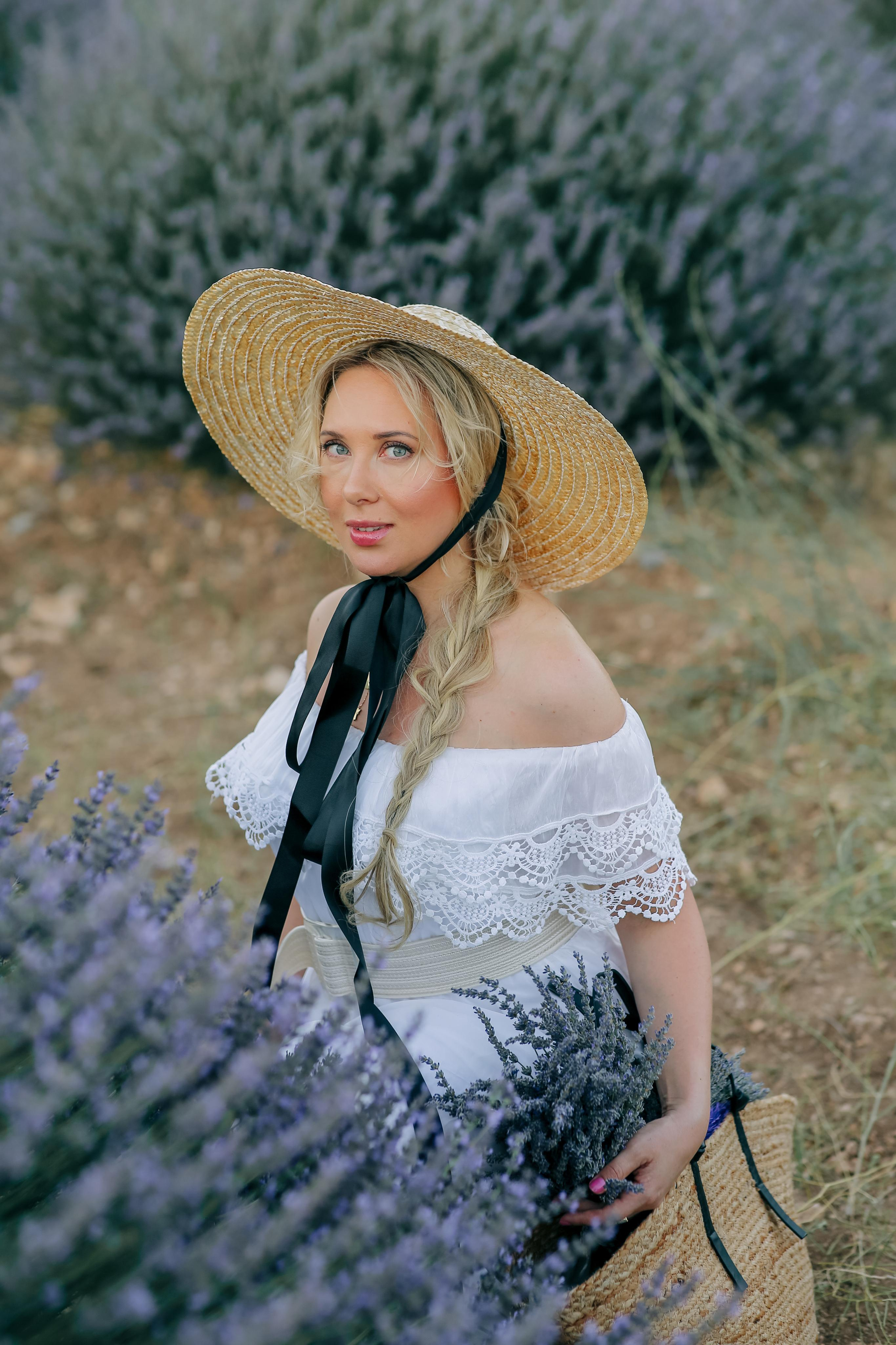 Photo session on the lavender field. Professional Photographer in Alanya, Side, Belek | Alsu Develi  Wedding, Family and portrait photo sessions