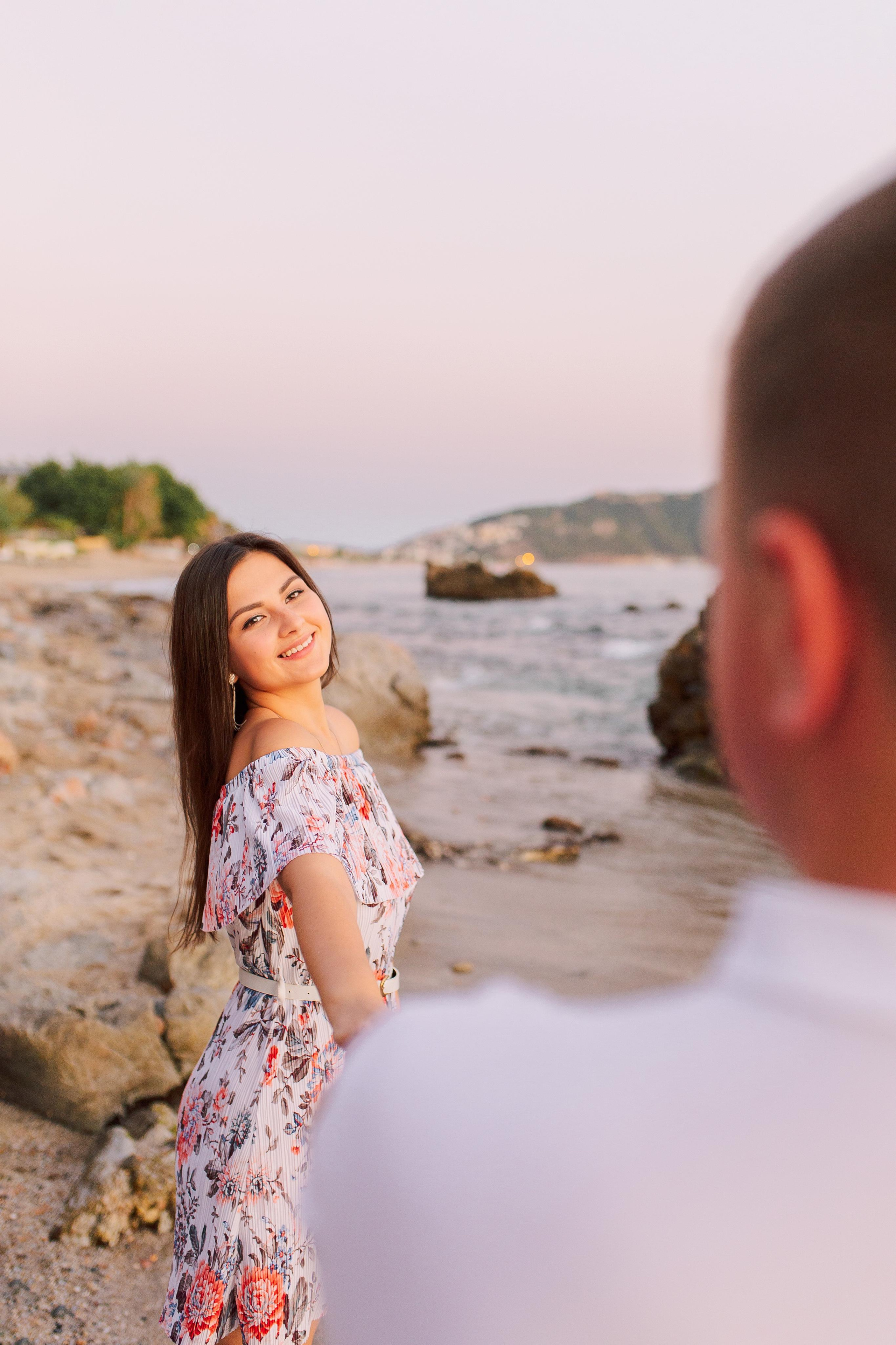 Photo session of newlyweds in Alanya at sunset on Cleopatra beach. Professional Photographer in Alanya, Side, Belek, Antalya. Turkiye