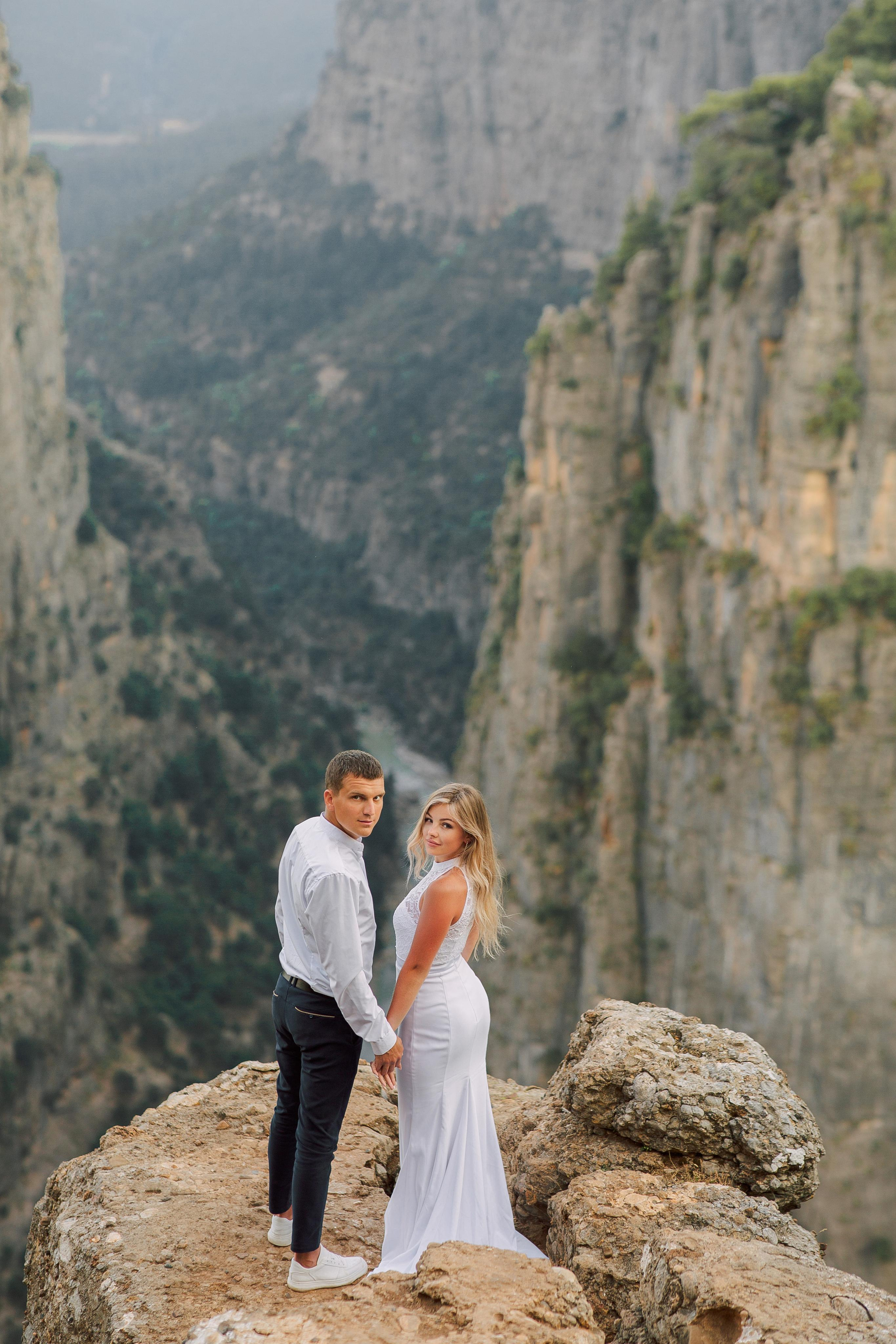 Wedding photo session on the Tazy canyon. Professional Photographer in Alanya, Side, Belek, Antalya. Turkiye