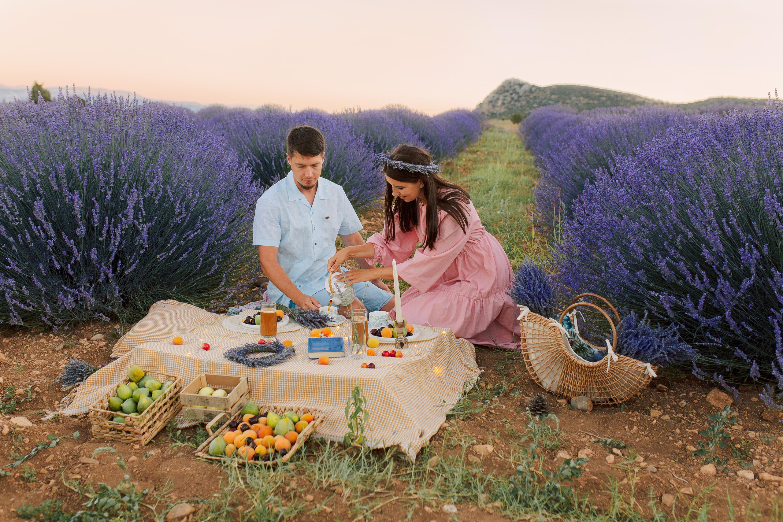 Family photo session in lavender fields. Professional Photographer in Alanya, Side, Belek, Antalya. Turkiye