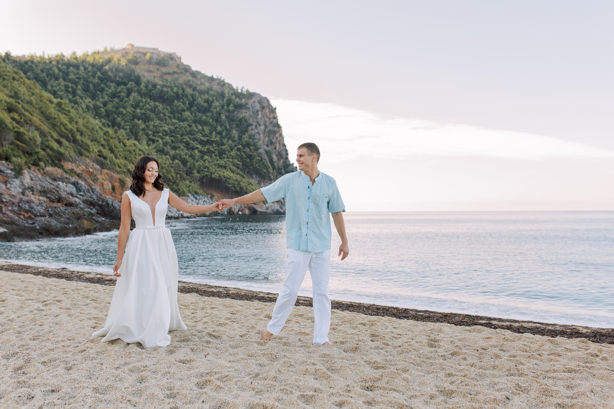 Утренняя свадебная фотосессия в Алании — Пляж Клеопатры | Алсу Девели. Алсу Девели | Свадебный и семейный фотограф в Турции Алании, Алания, Аланья, Сиде, Белеке, Анталия