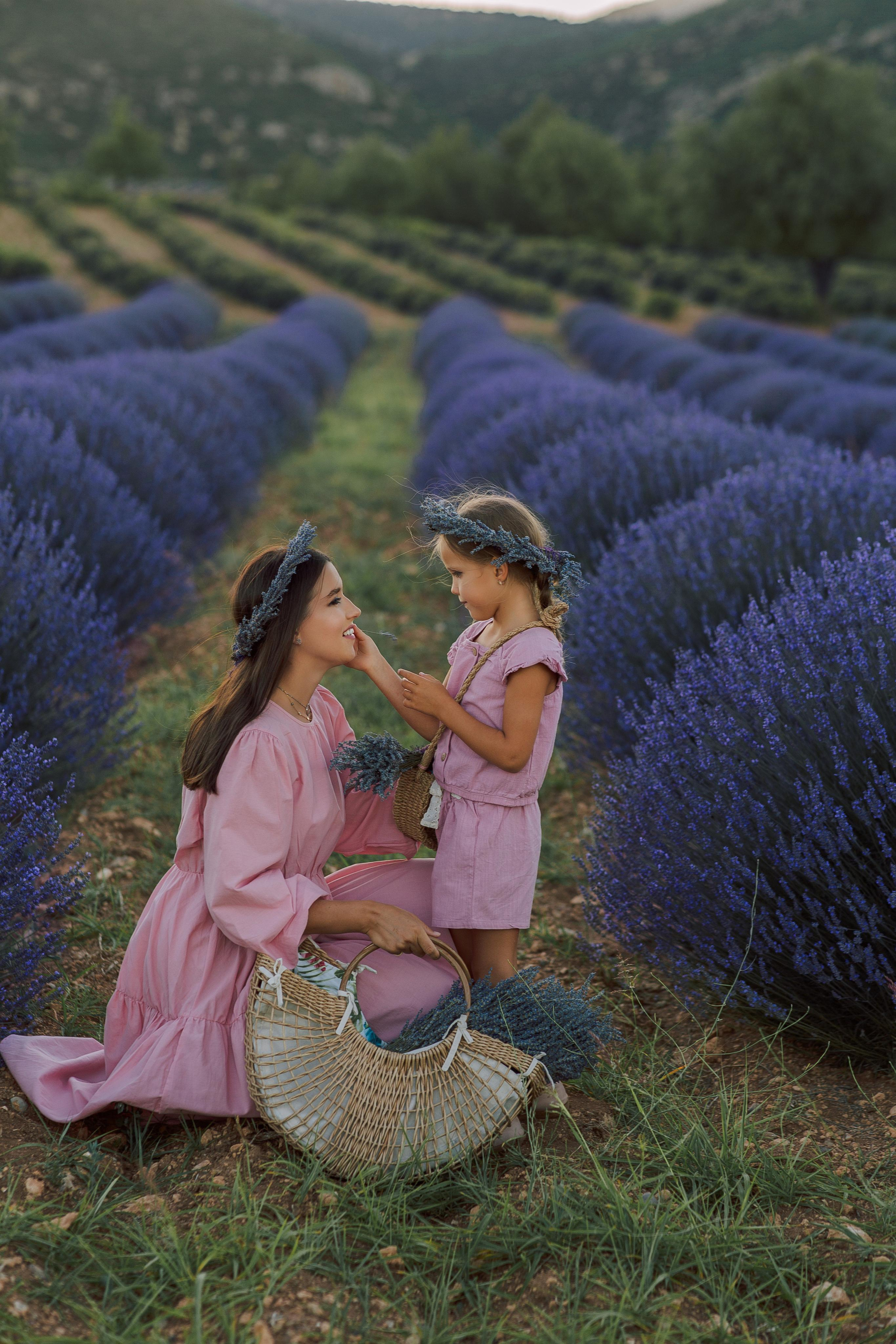 Family photo session in lavender fields. Professional Photographer in Alanya, Side, Belek, Antalya. Turkiye