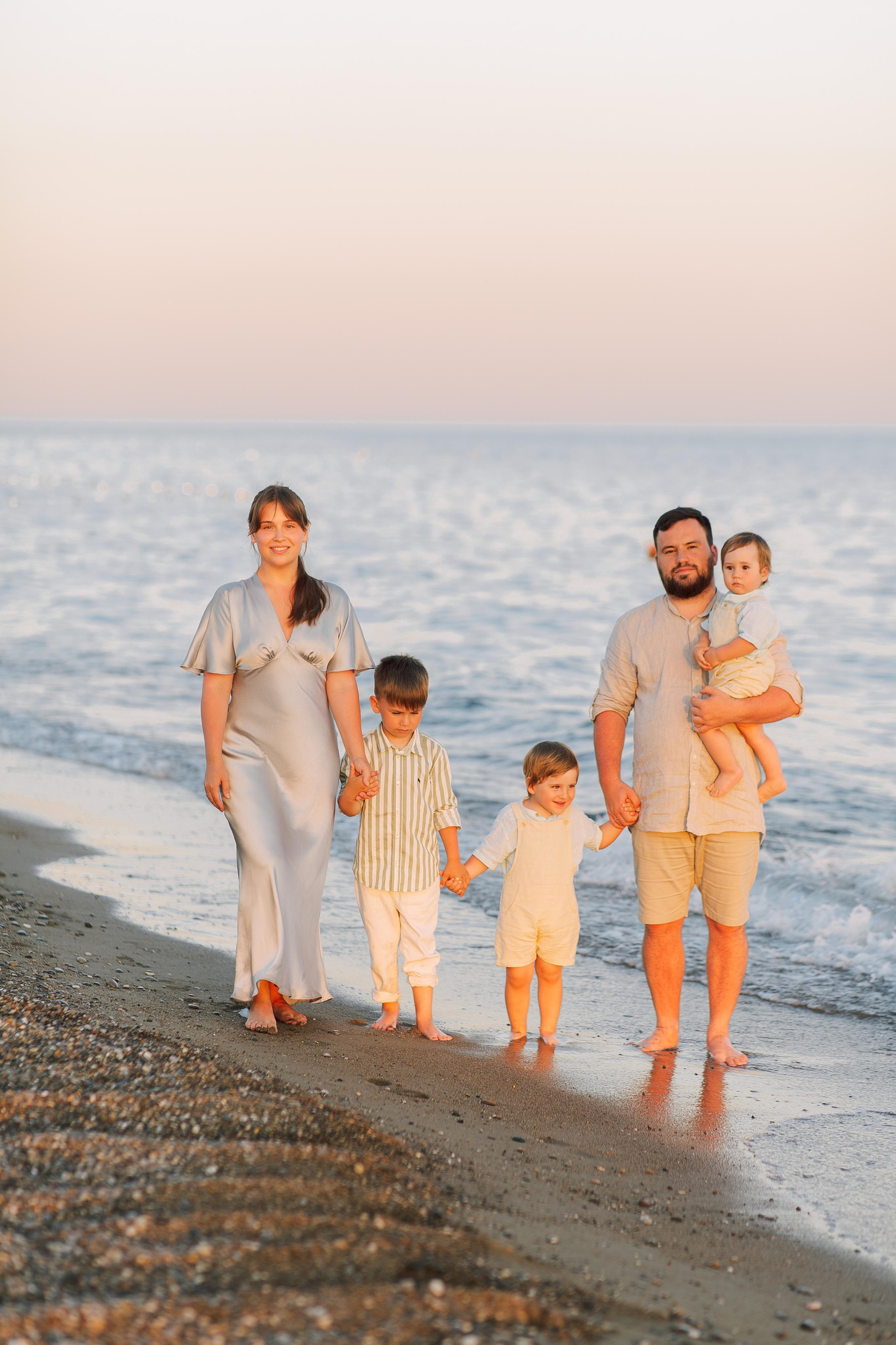 Семейная фотосессия на пляже в Белеке. Фотограф в Алании в Турции, Аланья, Сиде, Белек, Анталия, Кемер, Конаклы, Окурджалар. Фотосъемки в Алании. Фотосессия в Алания.Алсу Девели