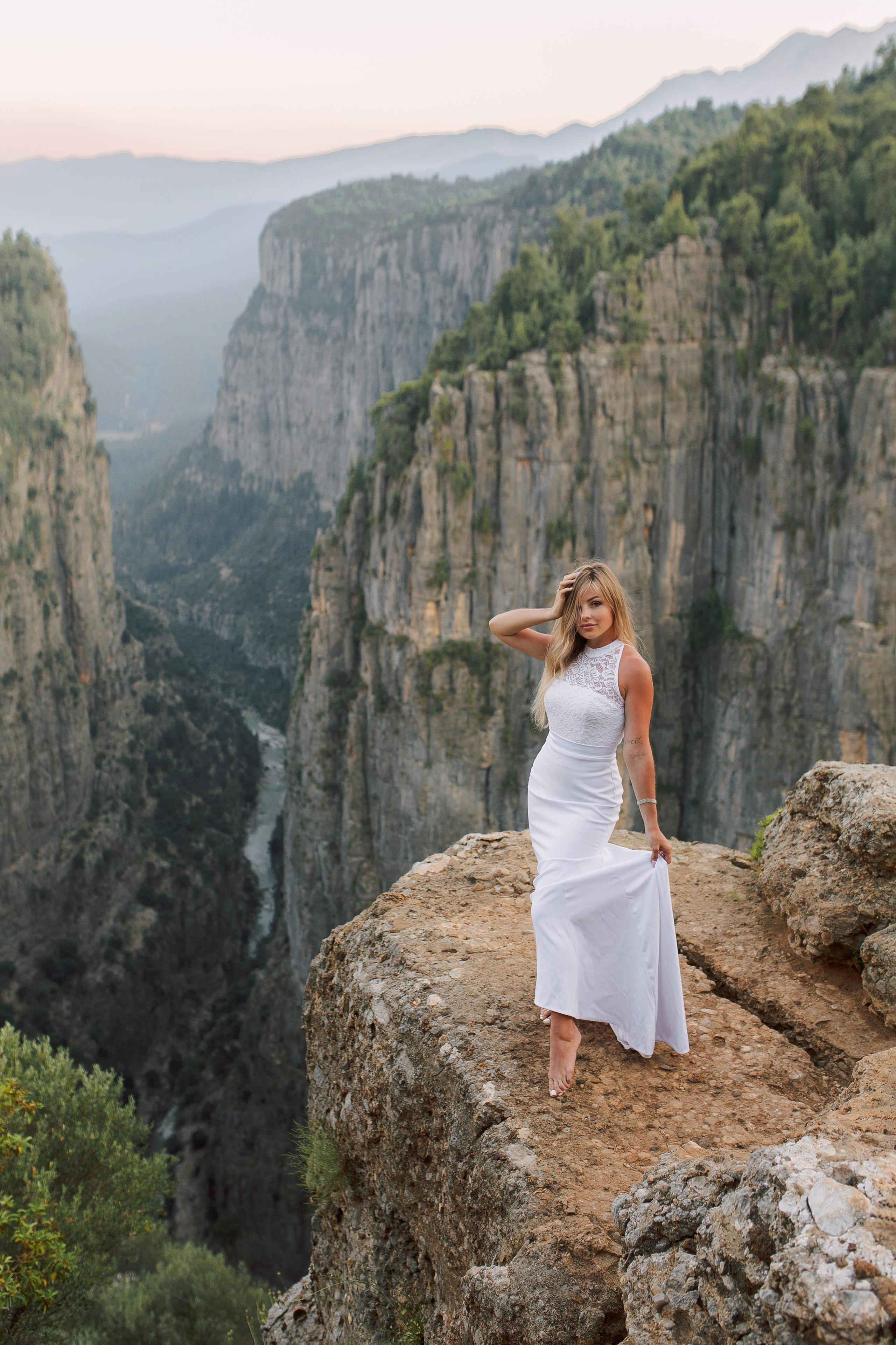 Wedding photo session on the Tazy canyon. Professional Photographer in Alanya, Side, Belek, Antalya. Turkiye