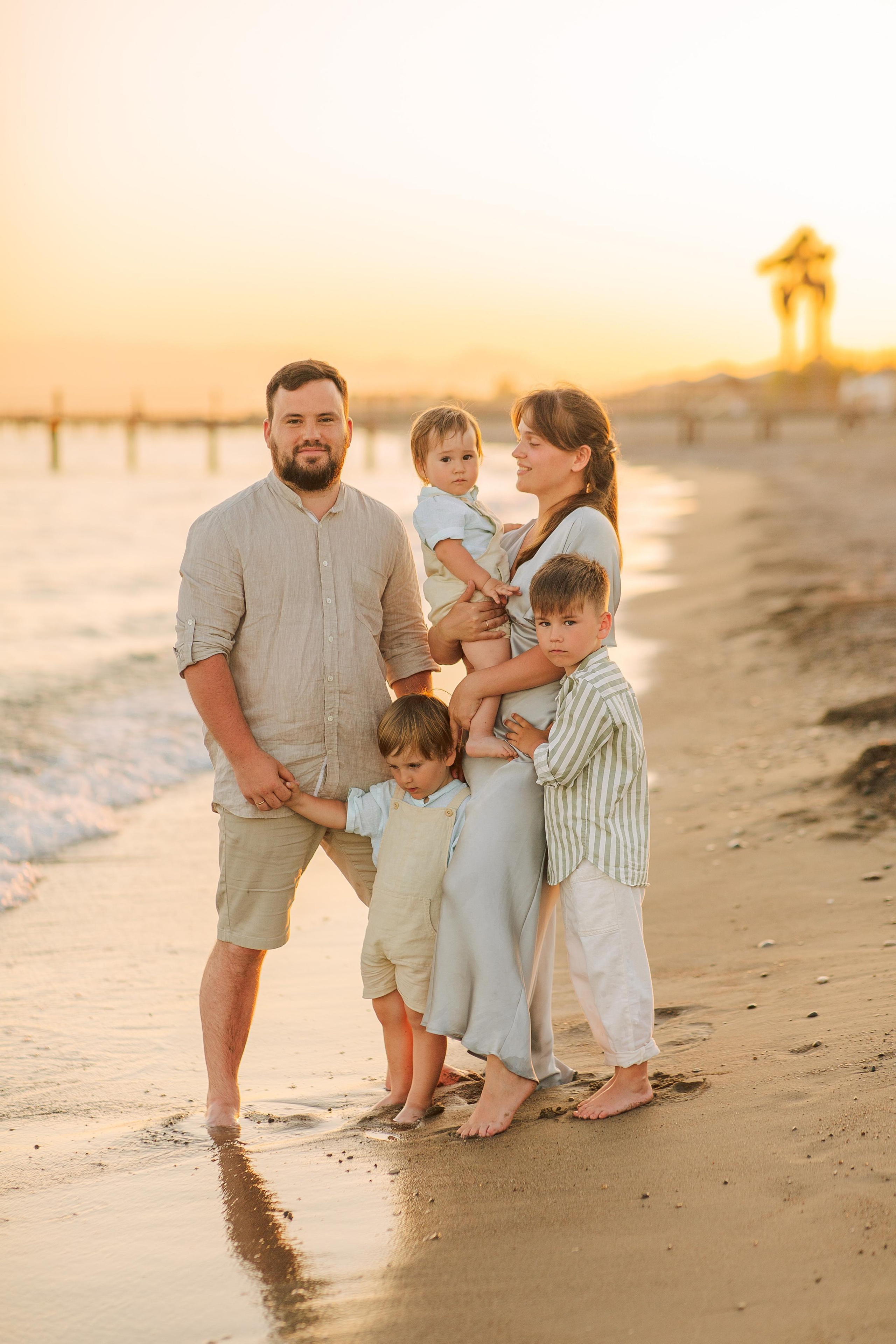 Семейная фотосессия на пляже в Белеке. Фотограф в Алании в Турции, Аланья, Сиде, Белек, Анталия, Кемер, Конаклы, Окурджалар. Фотосъемки в Алании. Фотосессия в Алания.Алсу Девели