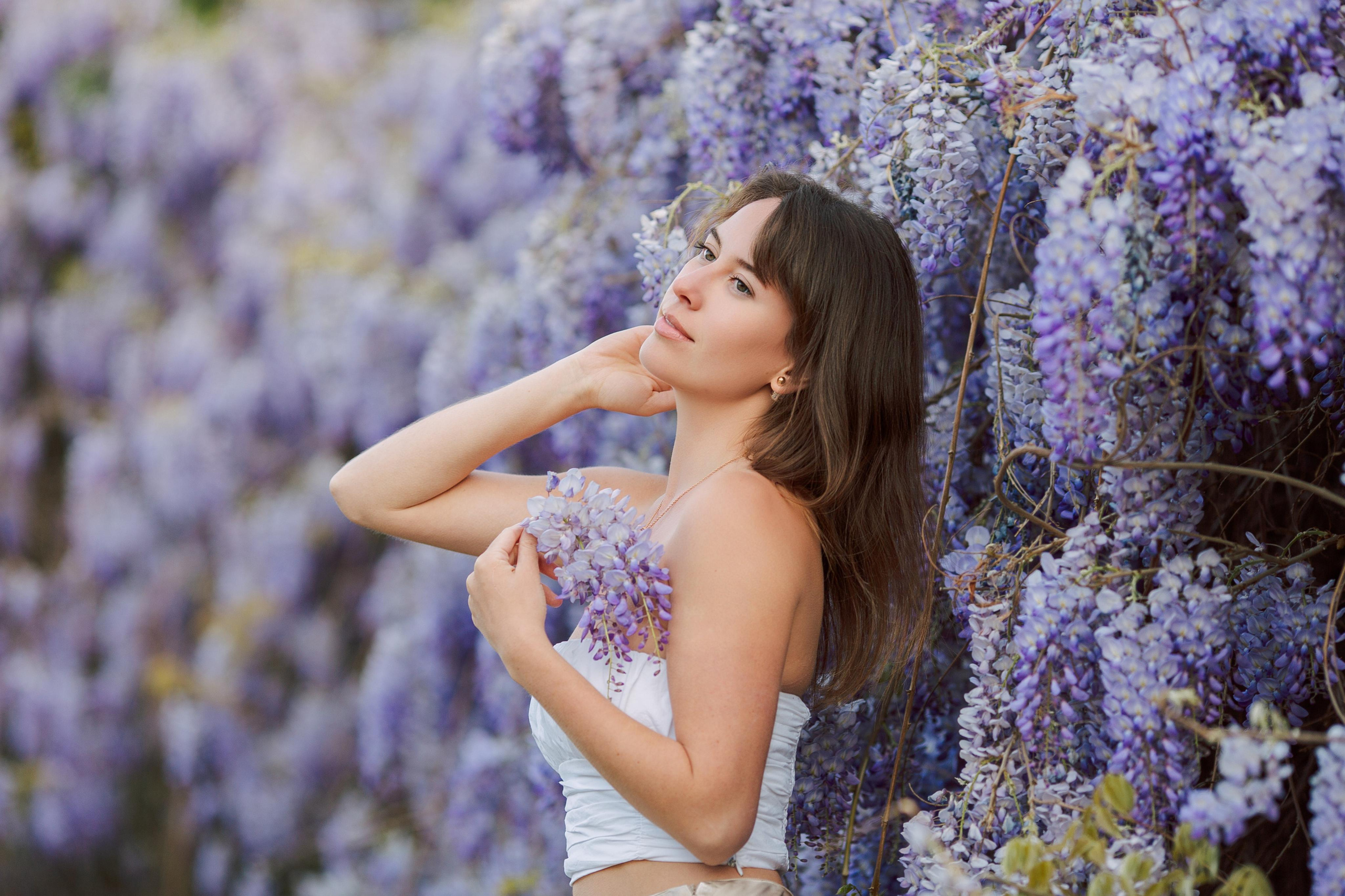 Фотосессия с глицинией. Фотограф в Алании в Турции, Аланья, Сиде, Белек, Анталия, Кемер, Конаклы, Окурджалар. Фотосъемки в Алании. Фотосессия в Алания.Алсу Девели