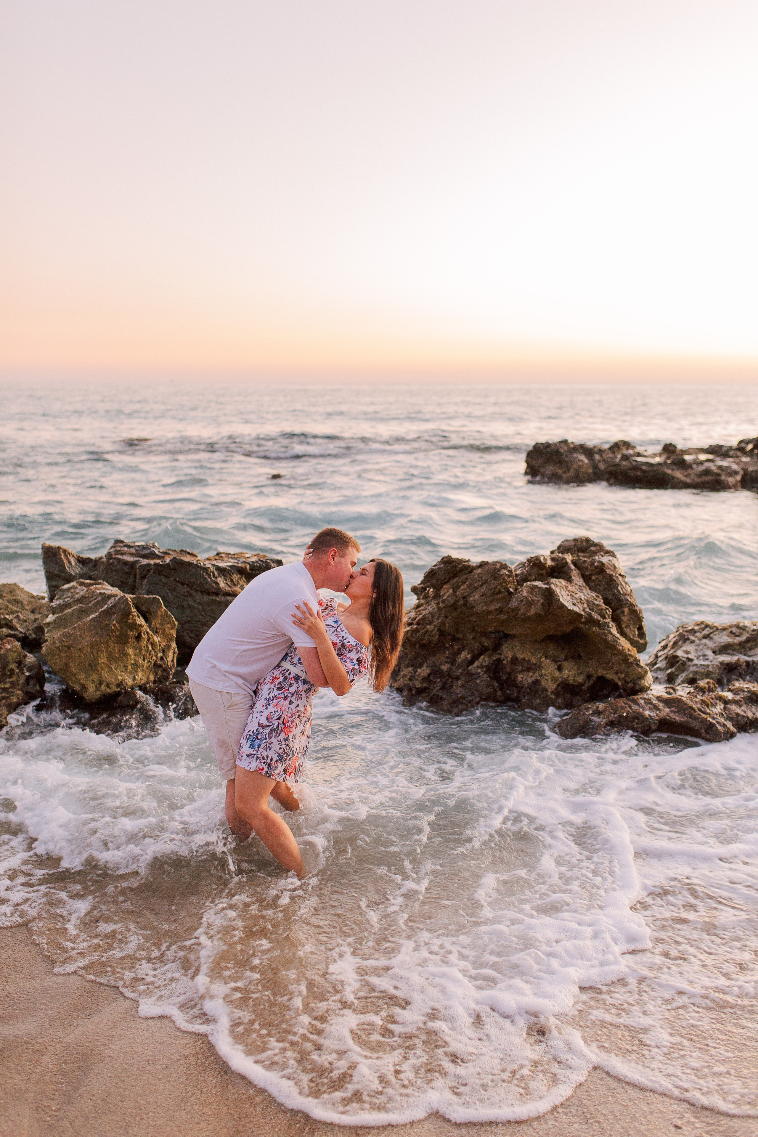 Photo session of newlyweds in Alanya at sunset on Cleopatra beach. Professional Photographer in Alanya, Side, Belek, Antalya. Turkiye