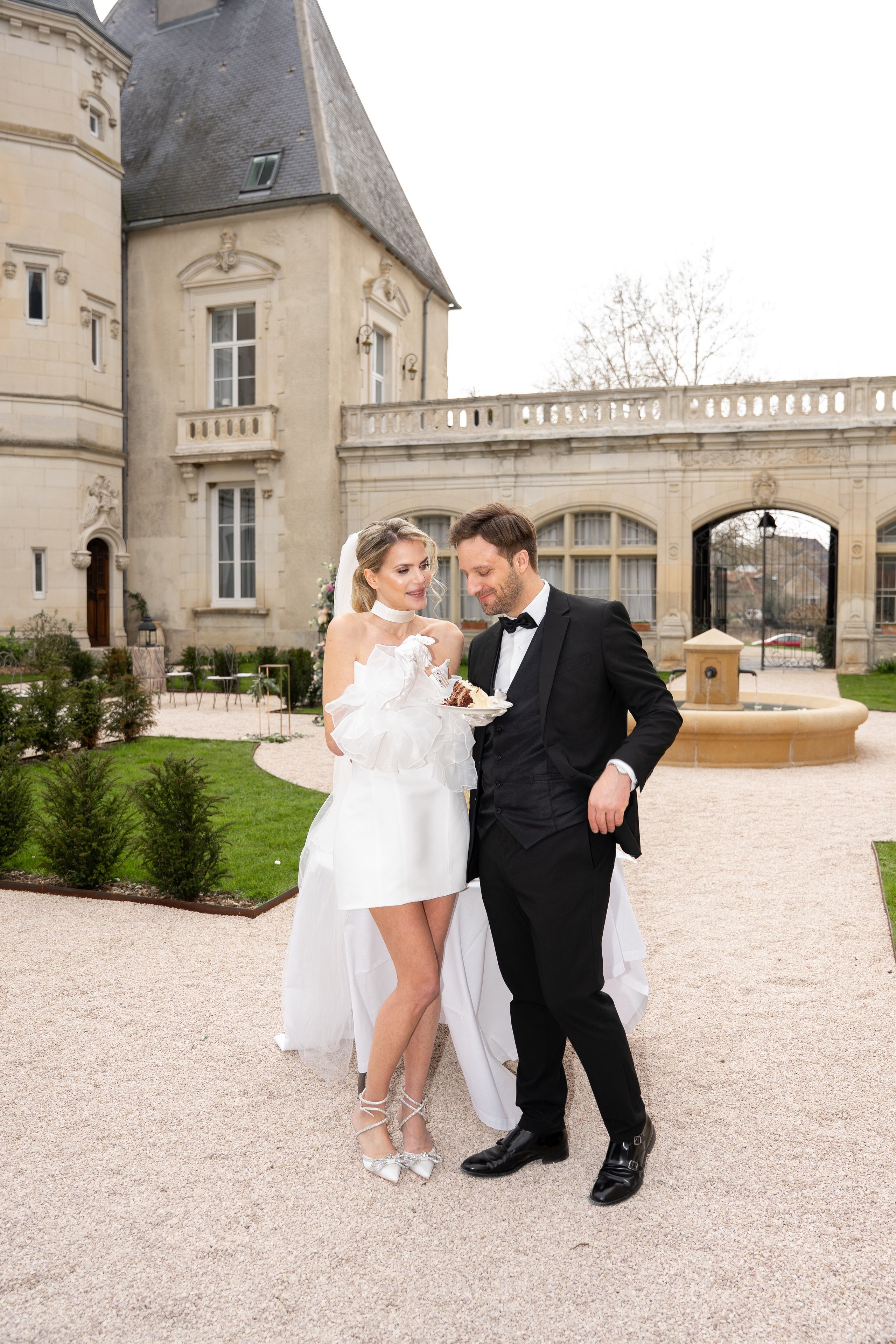 Chateau elopement inspiration. Wedding photographer in Paris Oksana Shum