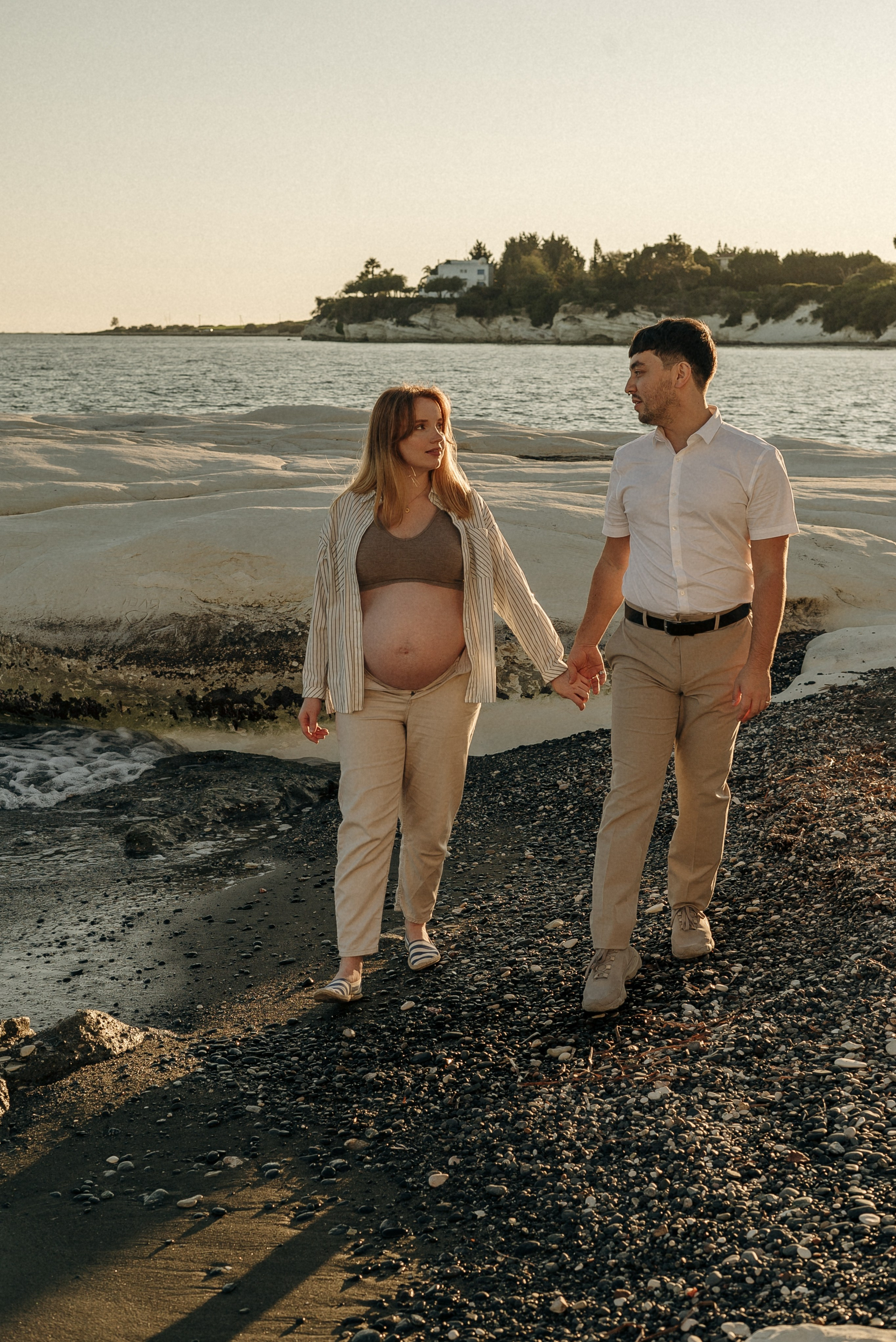Фотосессия беременности на Белых камнях | Maternity photoshoot at White Rocks. Портретный и семейный фотограф в Лимассоле Кипр Анна Руссу