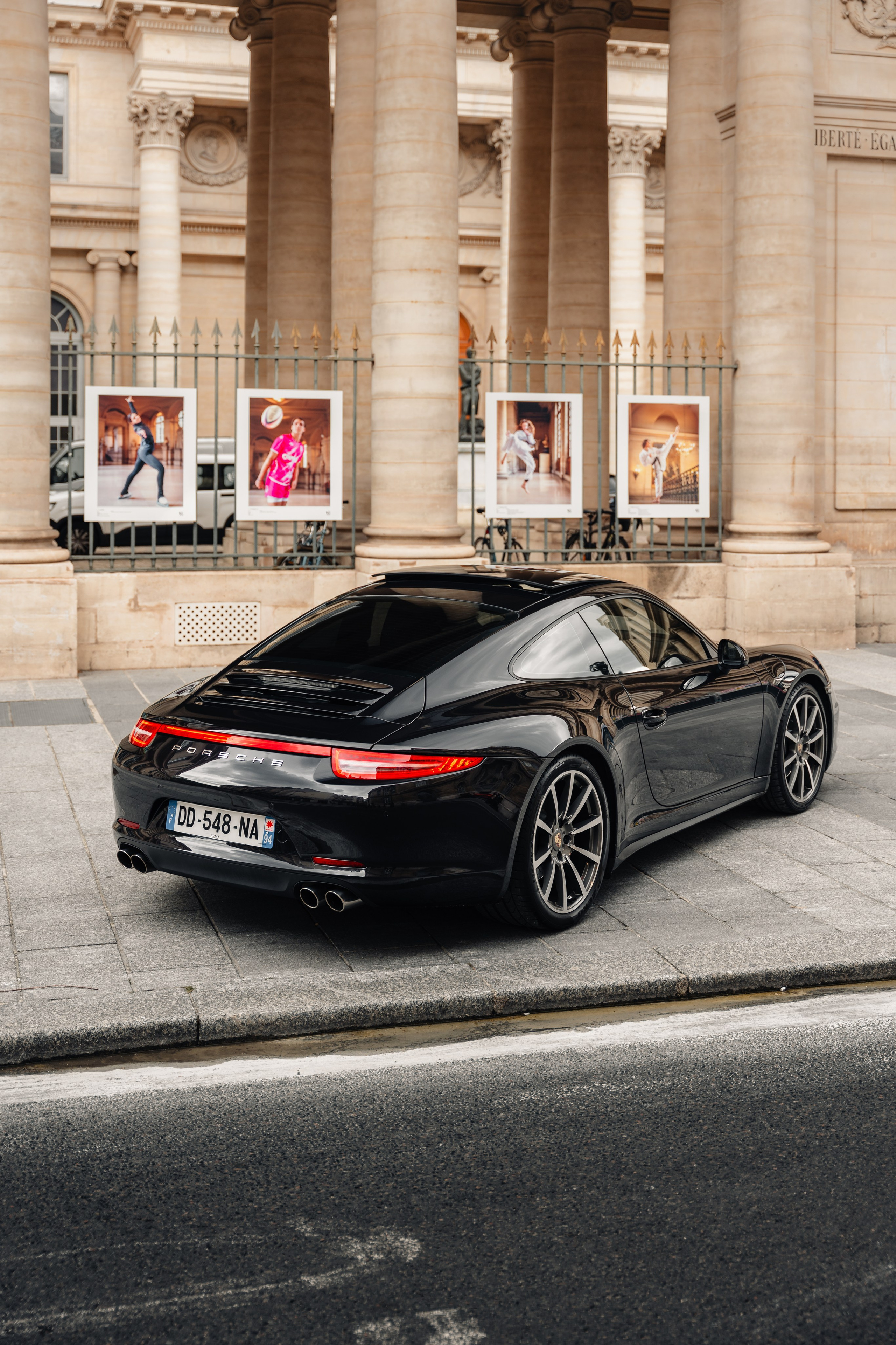 Porsche 991 Carrera 4. Photographer in Paris — Vitalii Motruk