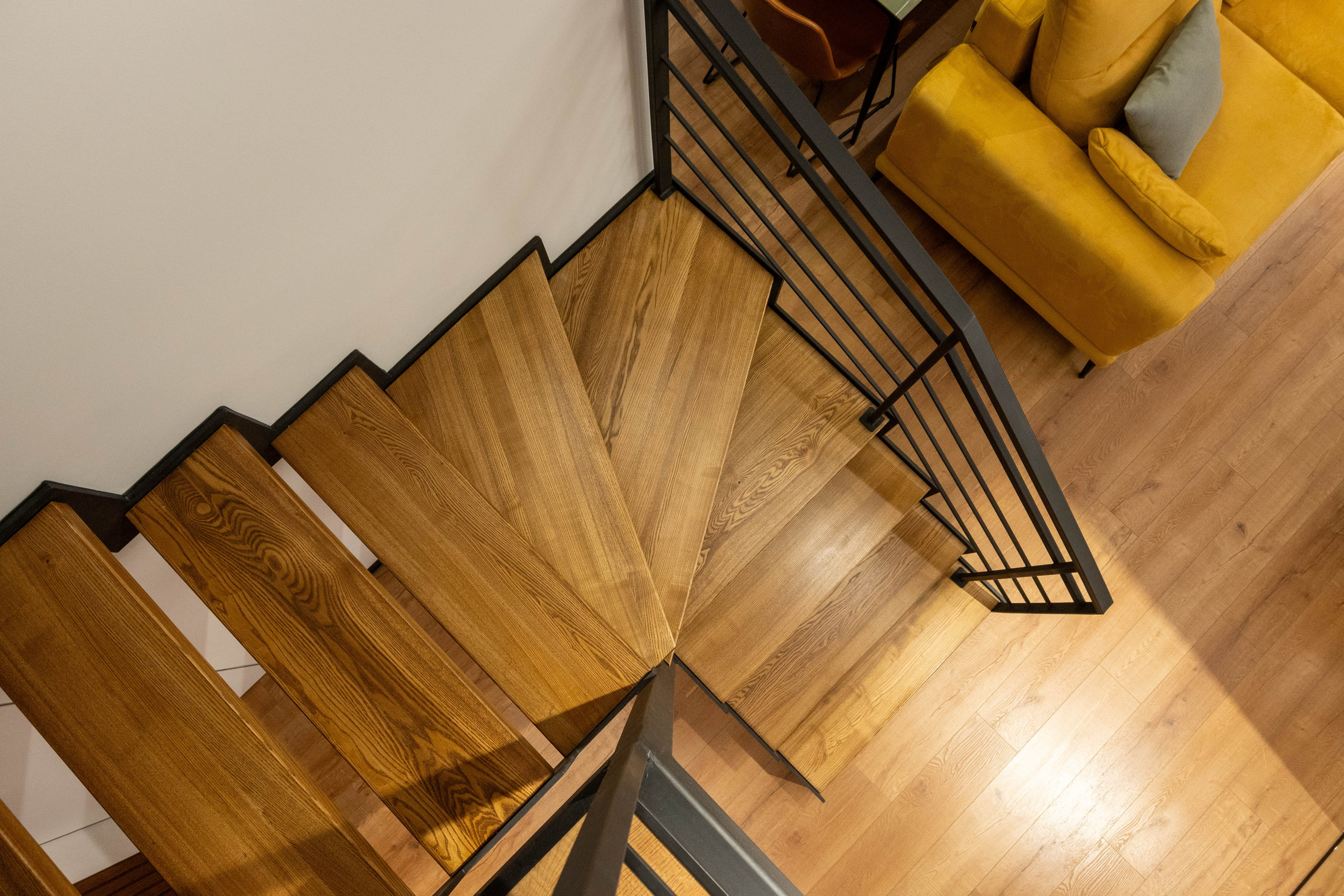 The apartment is on two levels. Fotograf Dmitrii Donets