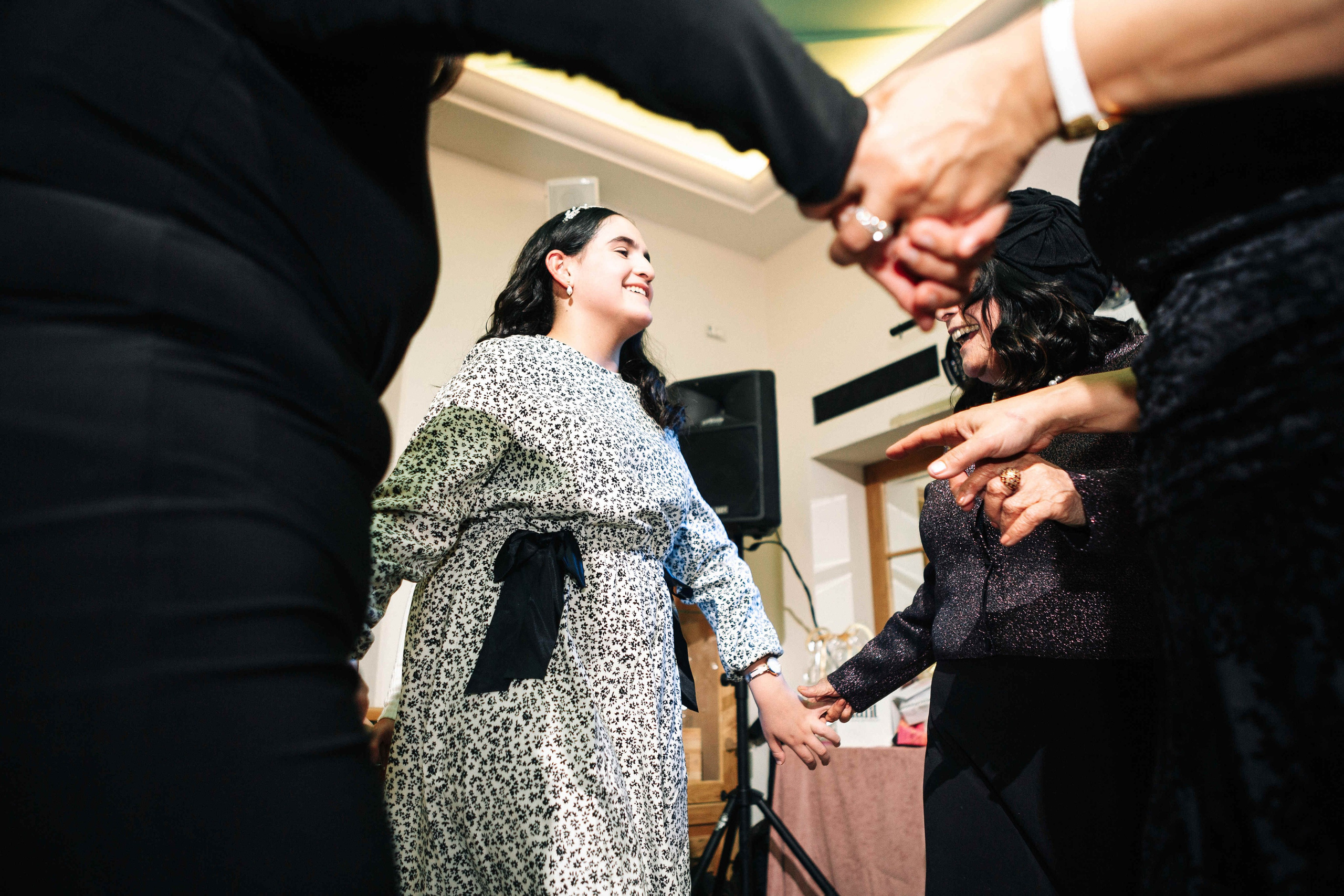 PARTY IN A RESTAURANT WITH THE WHOLE FAMILY. Https://shi-photo.com/