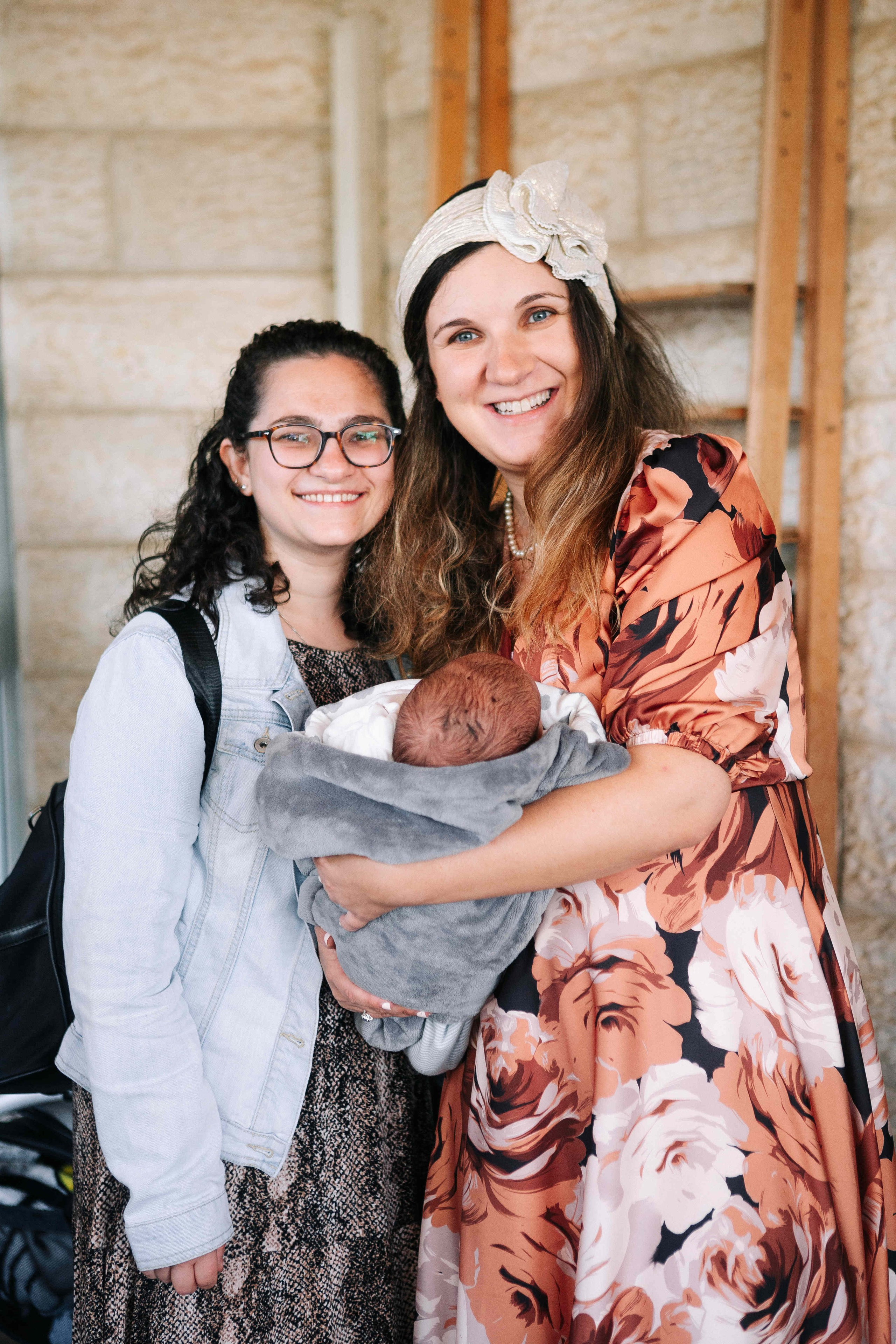 BRITH MILA IN THE SMALL SYNAGOGUE. PHOTOGRAPHER IN ISRAEL
