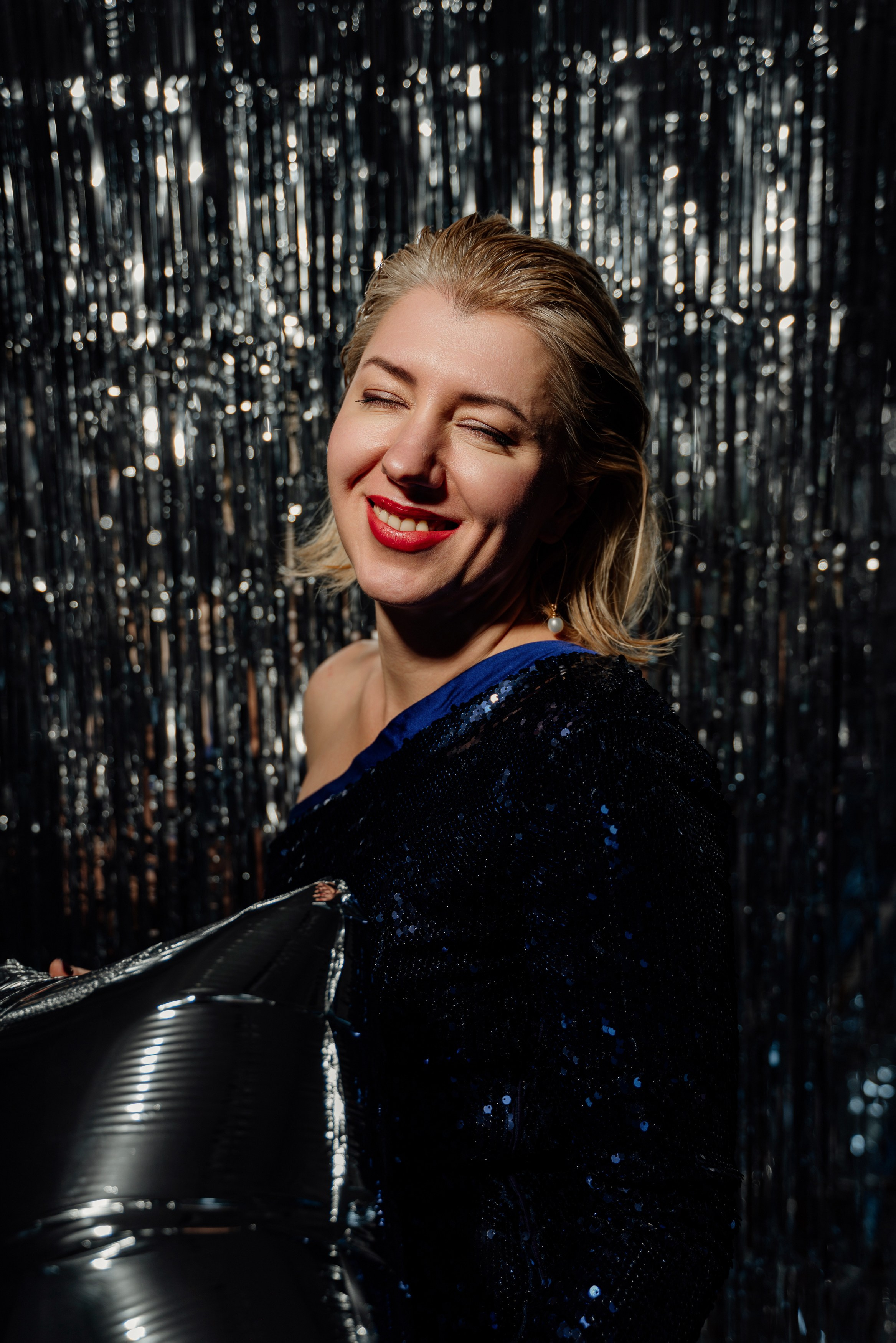 Christmas photo shoot in London, Christmas photo shoot without a Christmas tree, Christmas photo shoot without a Christmas tree, photo shoot with glittery tinsel