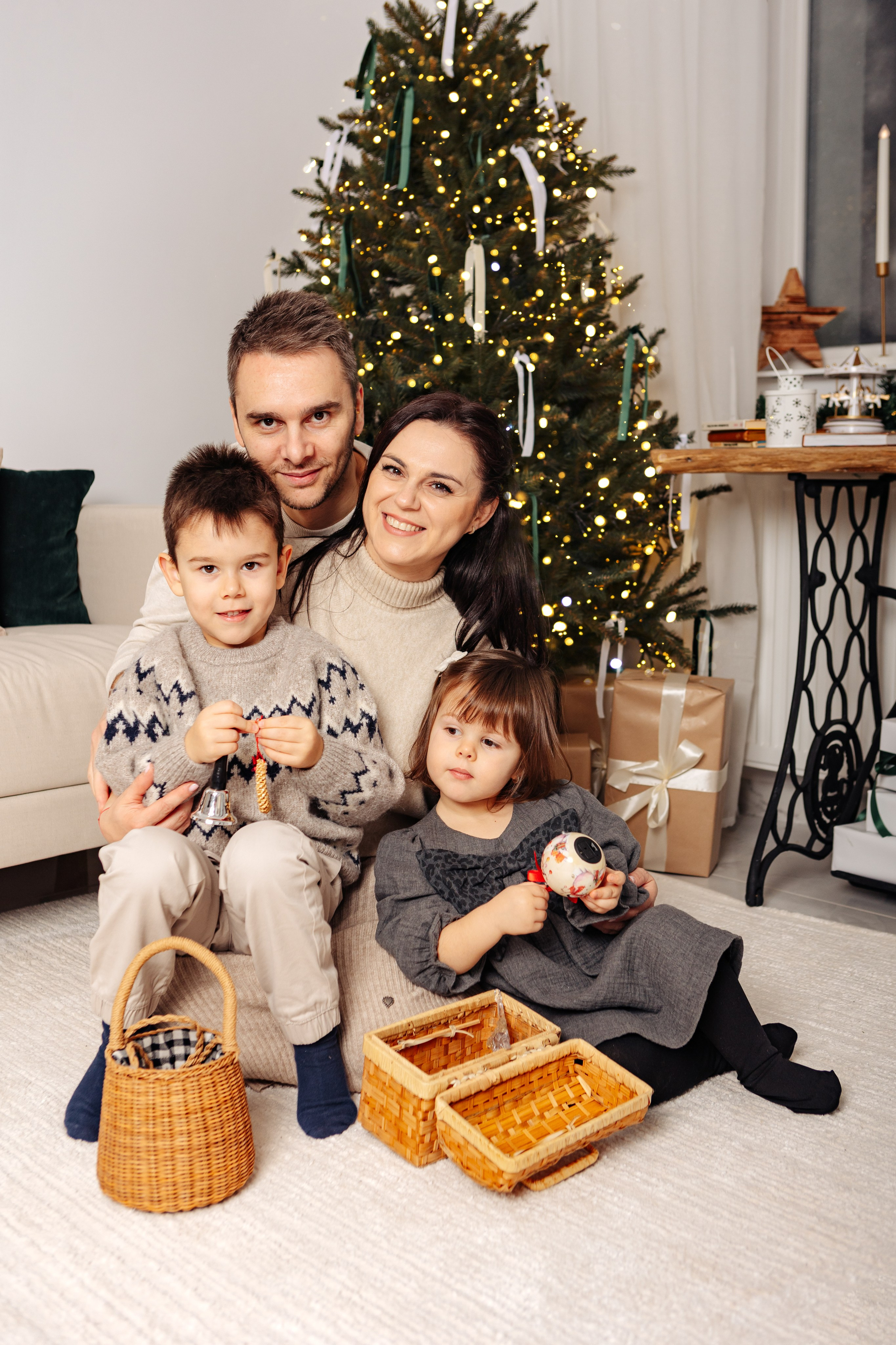Familia Codreanu. Cristina Andronache fotograf Brașov fotograf de familie fotograf de nunta Brașov