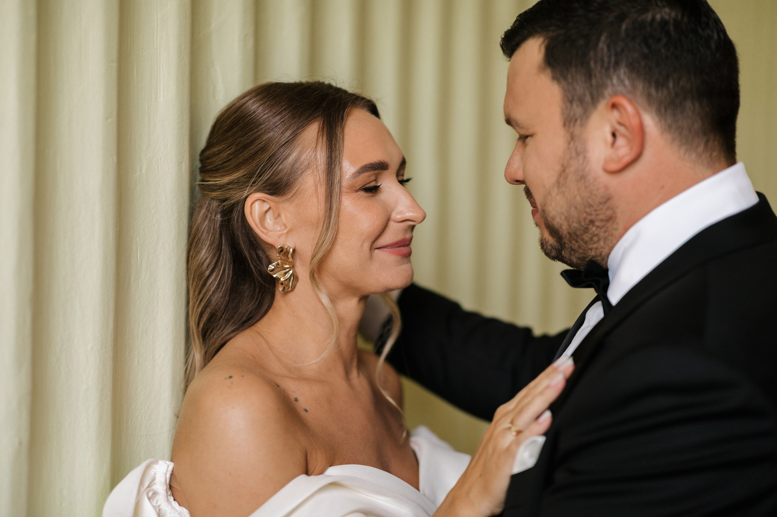 DIANA IR KAROLIS | ELEGANTIŠKOS VESTUVĖS. Vestuvių ir nėščiųjų fotografė Raminta Razmaitė