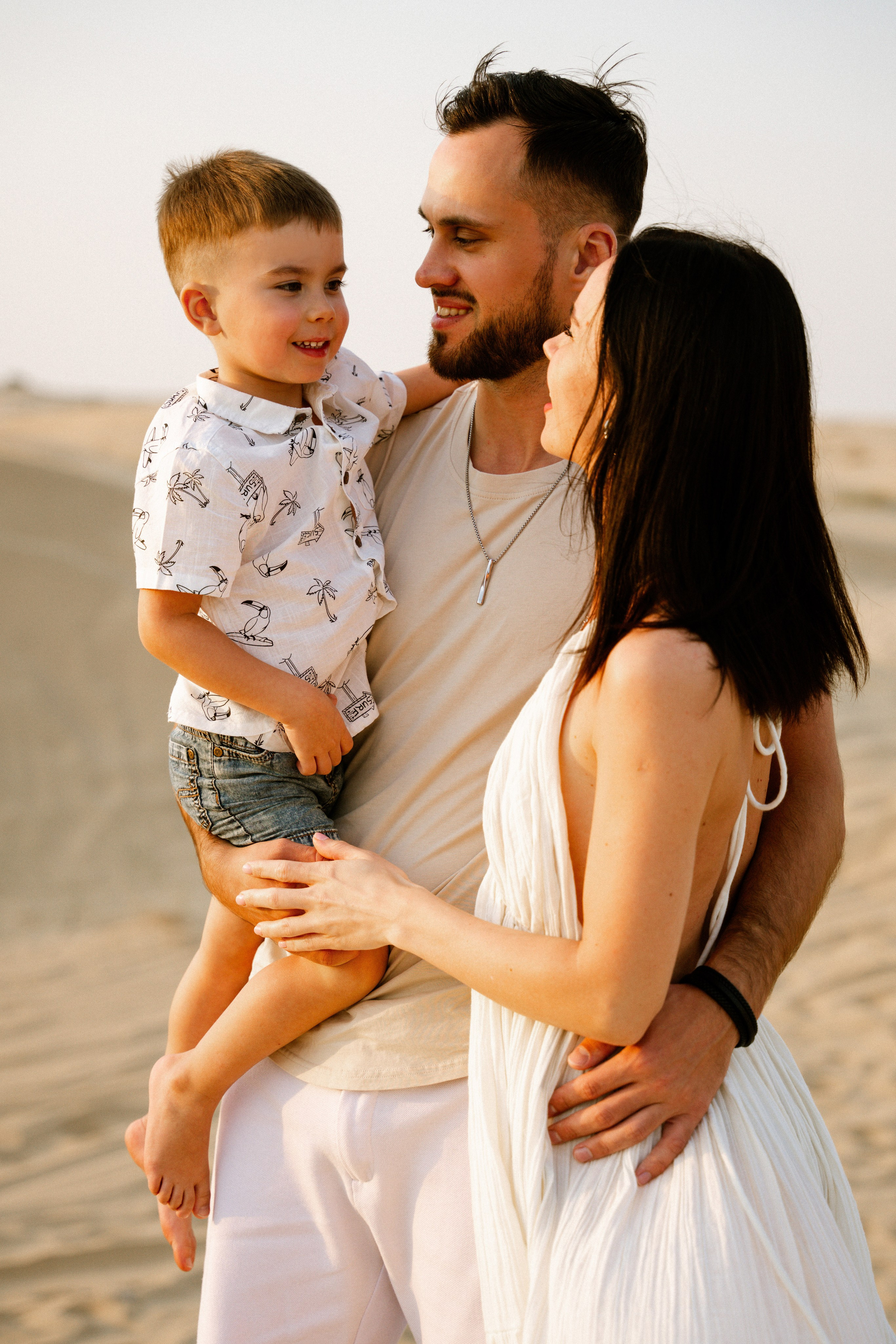 Desert play and fun. Angela Iakovleva — Family Photographer in Dubai