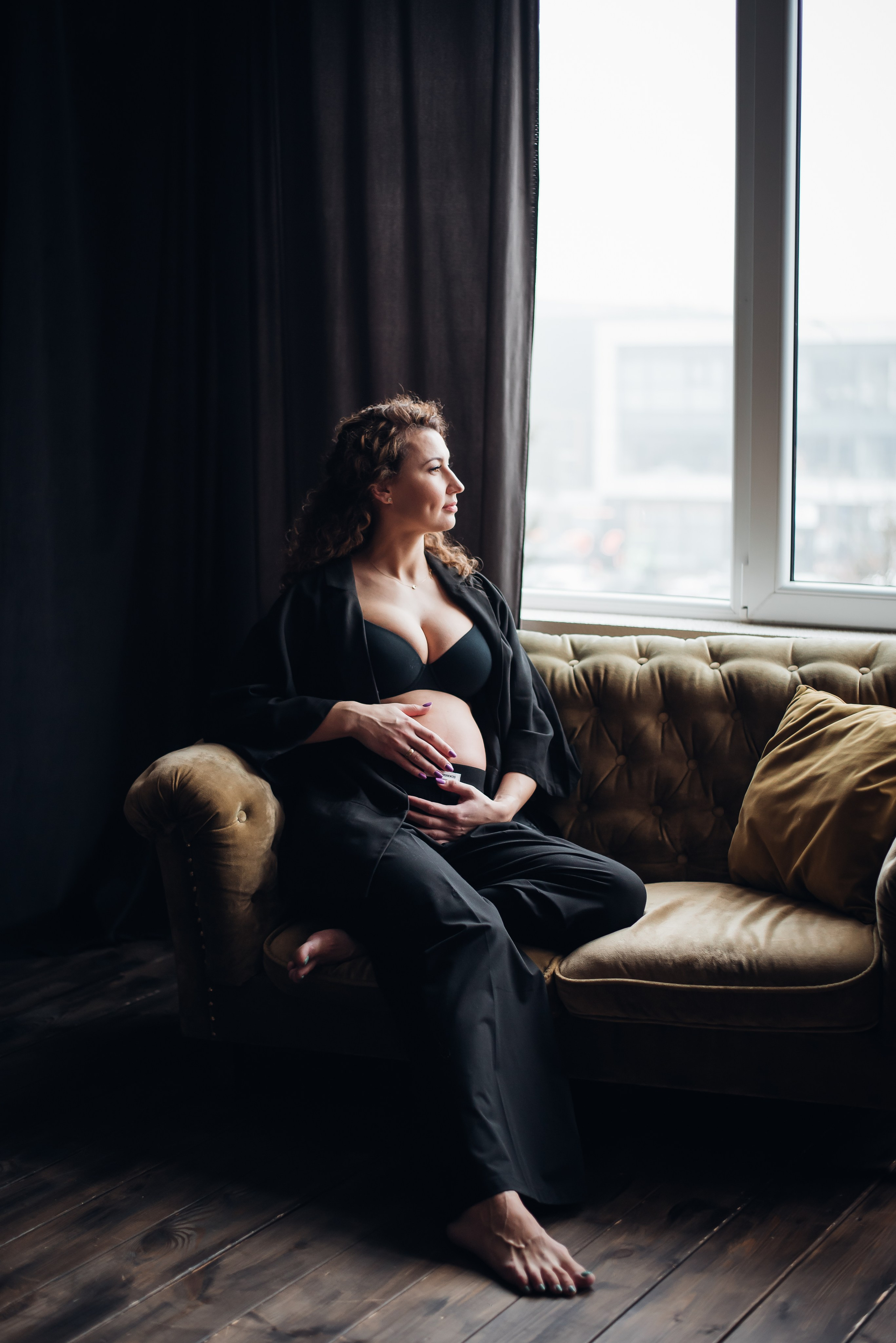 Fotosesijos studijoje. Aukse Stravi fotografė