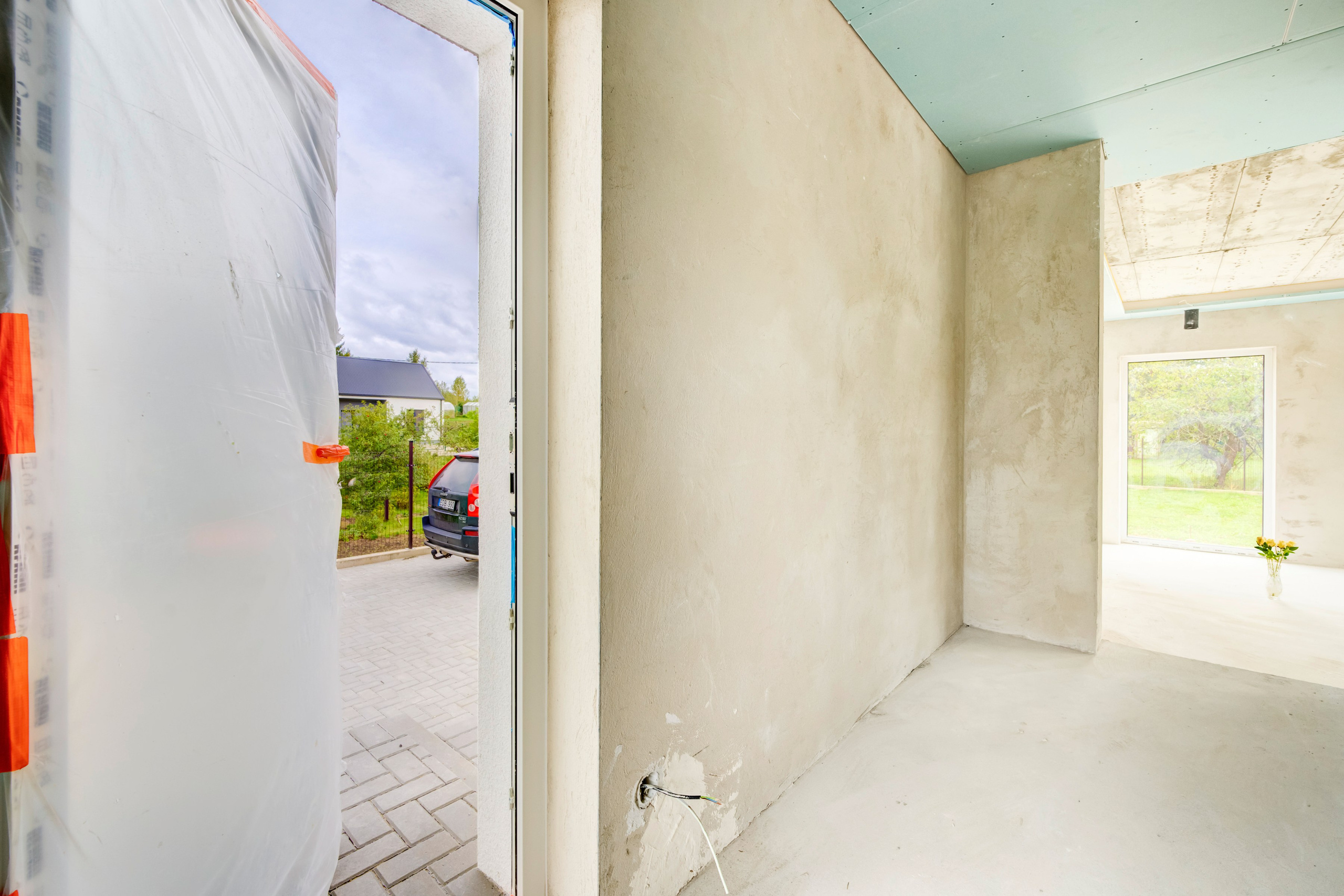 Pagubės sodų 11-oji 16, Vilnius. Namas su nepilna apdaila. Elina Sapiega fotografė Vilniuje