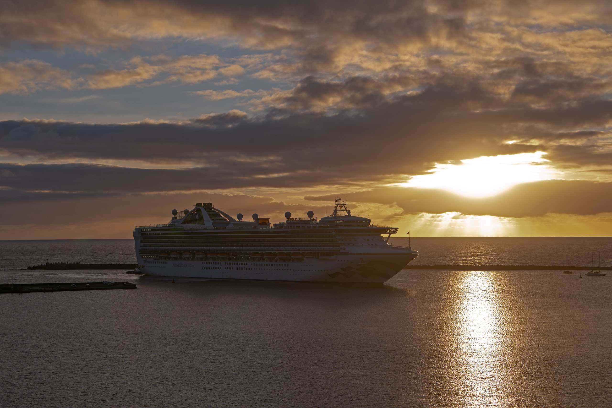 SHIPS. Awards winning photographer in Kauai, Hawaii