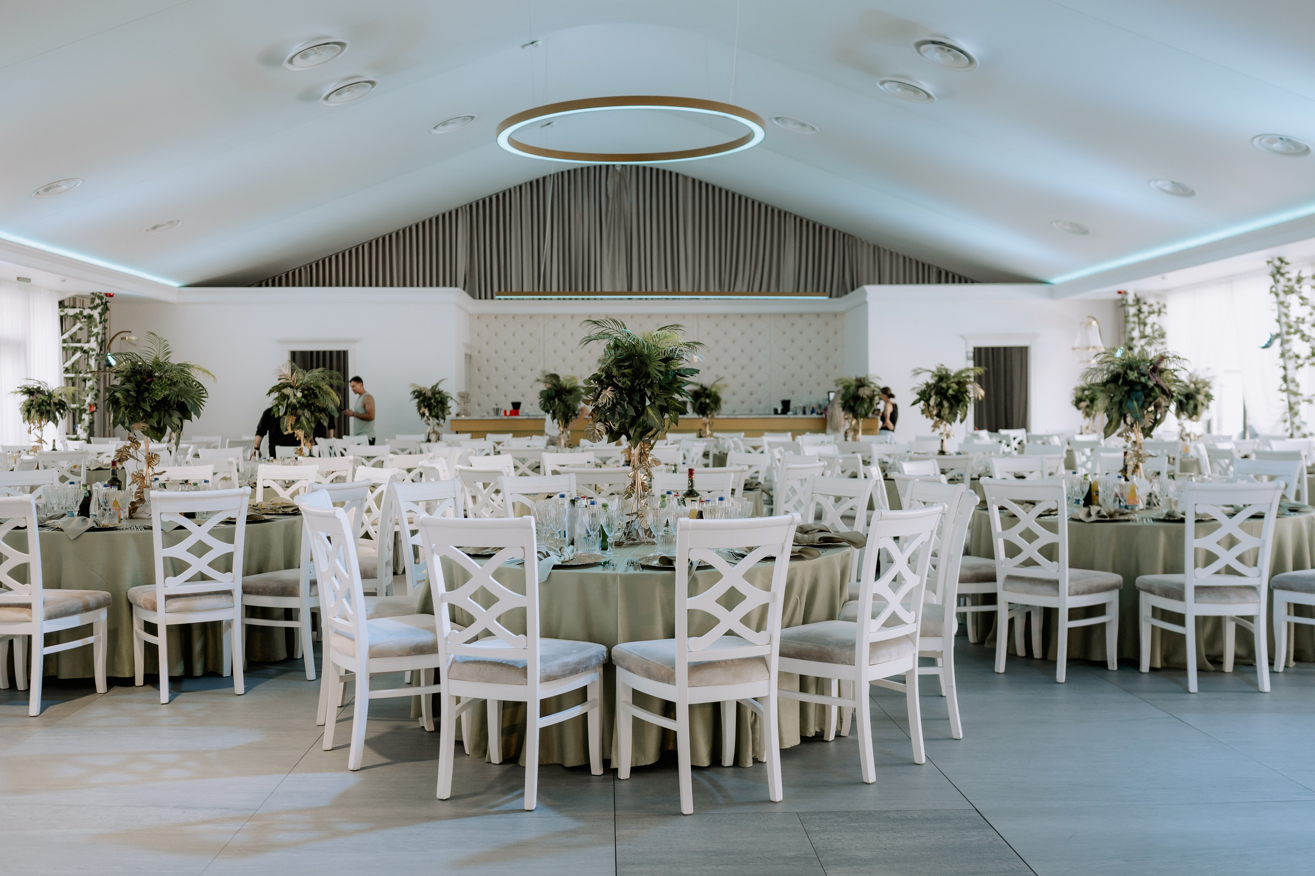 Cununie civila in aer liber , artificii de zi colorate , decor nunta , nunta la Hotel Traian. Proud Vision Weddings | Wedding Photography & Film — Servicii profesionale Foto Video Nunta Iasi