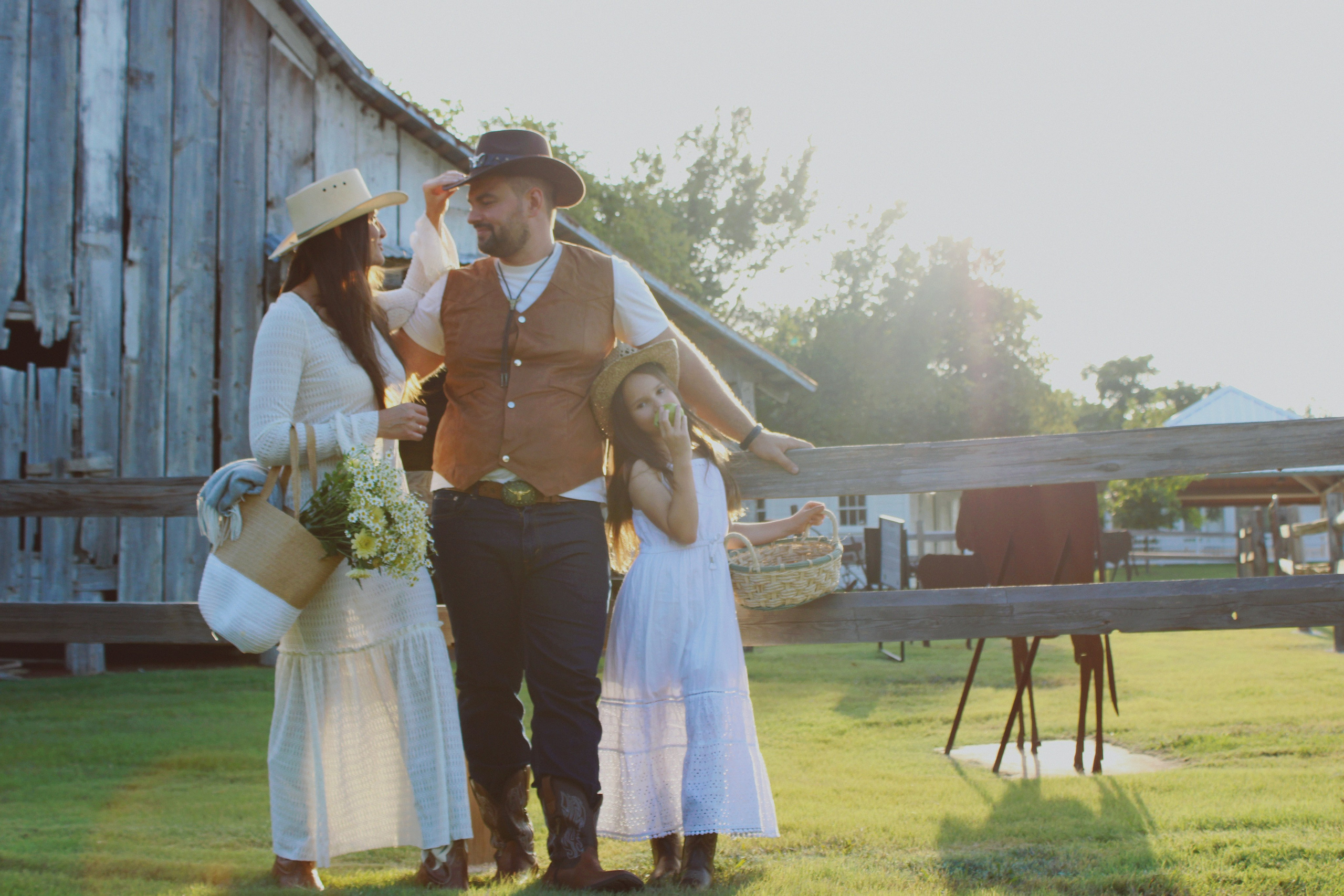 Texas Countryside Family Photoshoot in Cowboy Style. Lana Petrychenko — Portrait & Family Photographer. Valencia, Spain