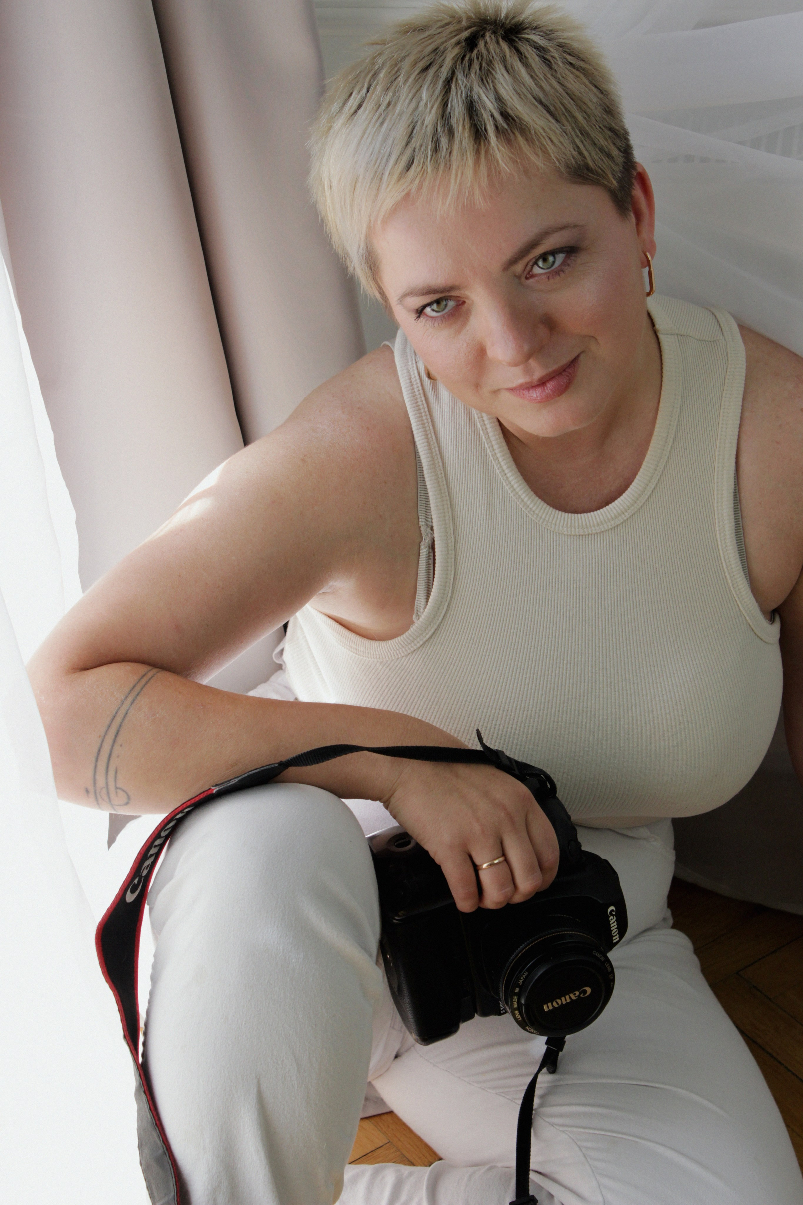 Studio Portrait and Lifestyle Photoshoot with Professional Lighting. Lana Petrychenko — Portrait & Family Photographer. Valencia, Spain