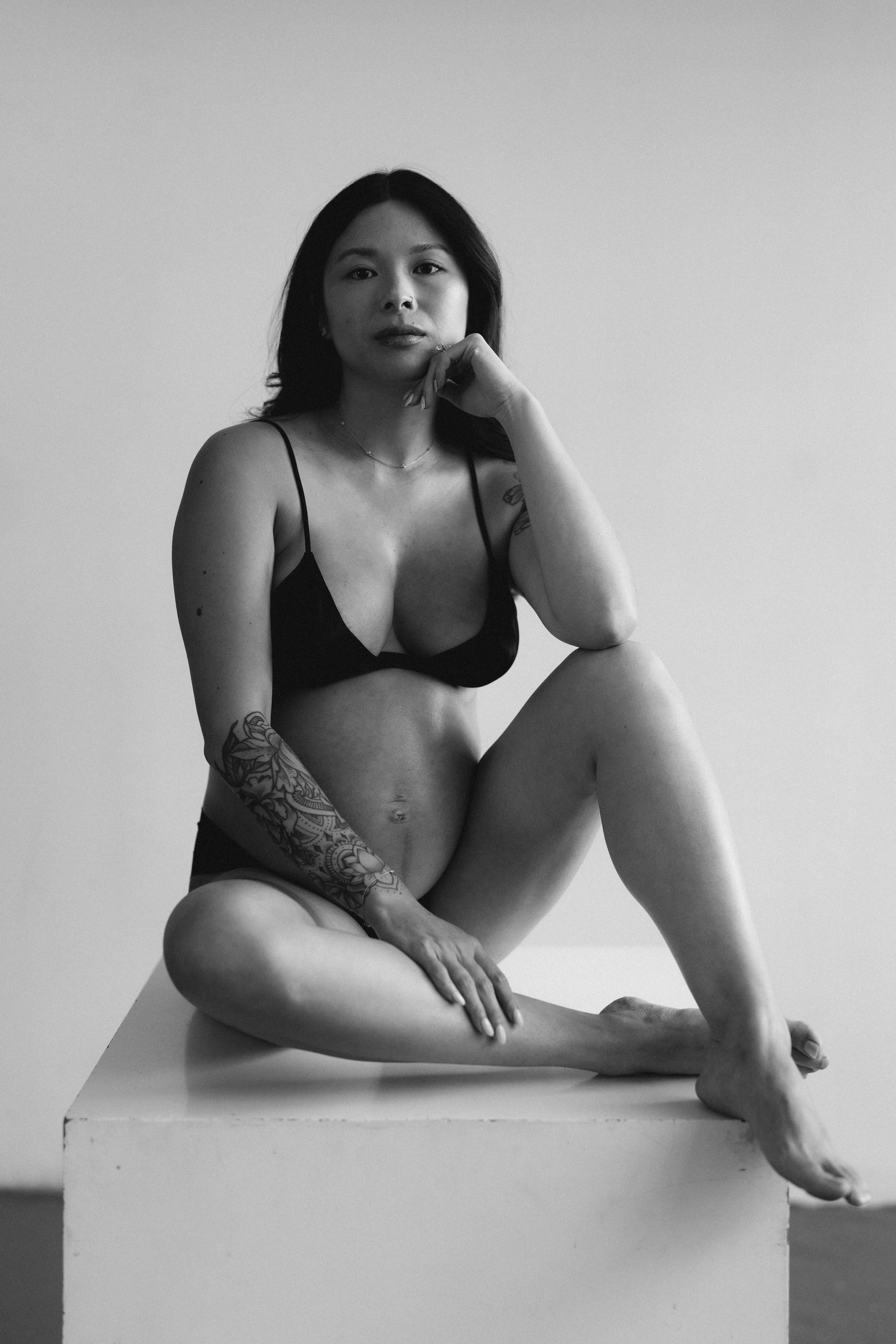 Krystal. Modern maternity photographer in Long Island New York