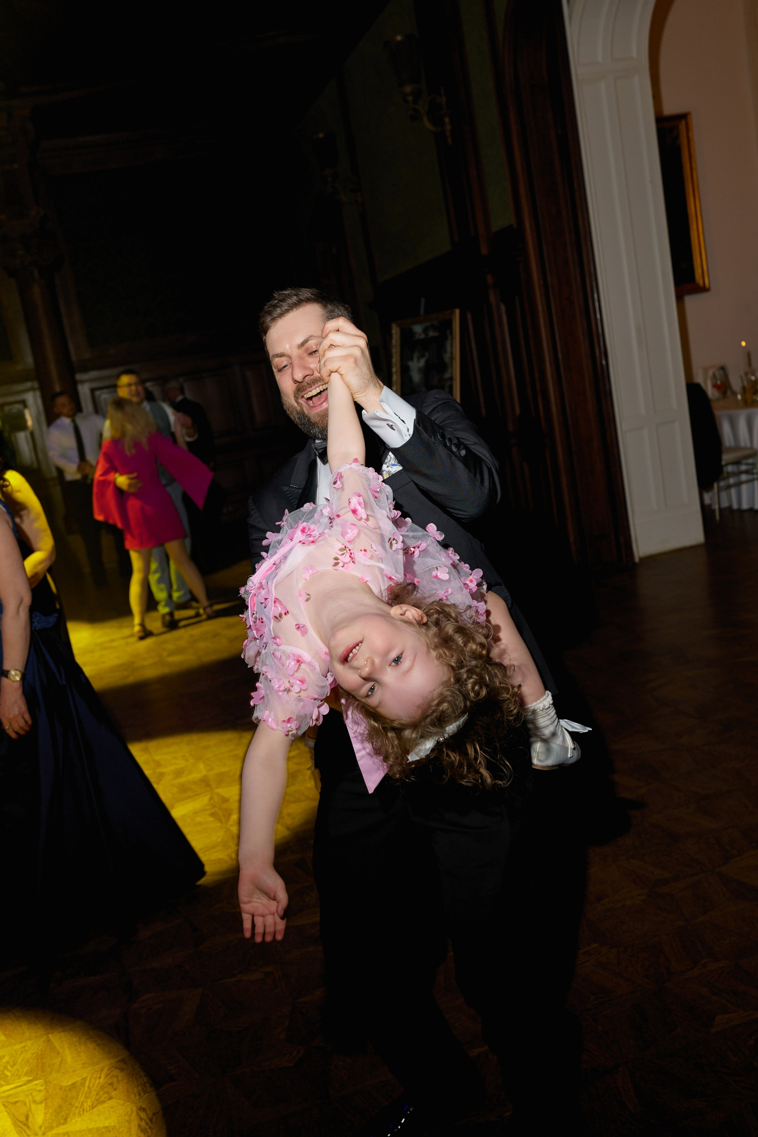 Wiktoria & Kacper. Pałac Goetz. Fotograf ślubny i rodzinny w Krakowie Yana Klymova