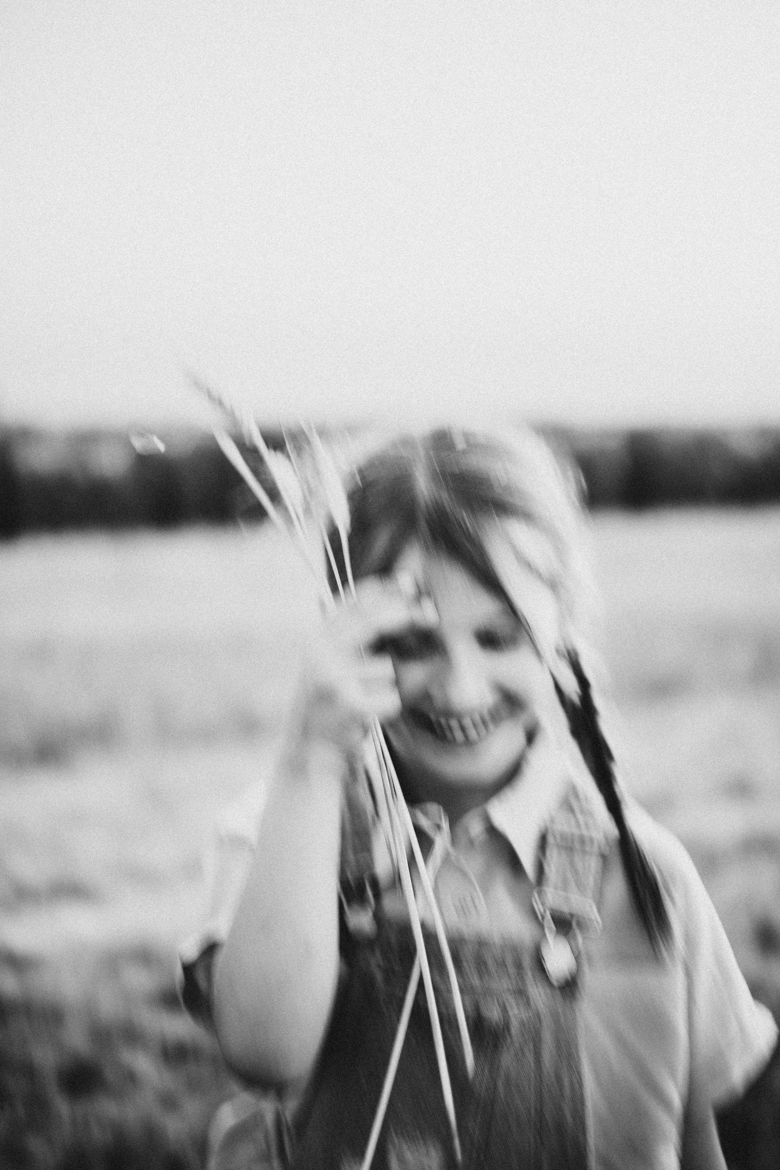 Letnje fotografisanje u polju suncokreta i sena. Deciji i porodicni fotograf u Beogradu Oksana Skendzic