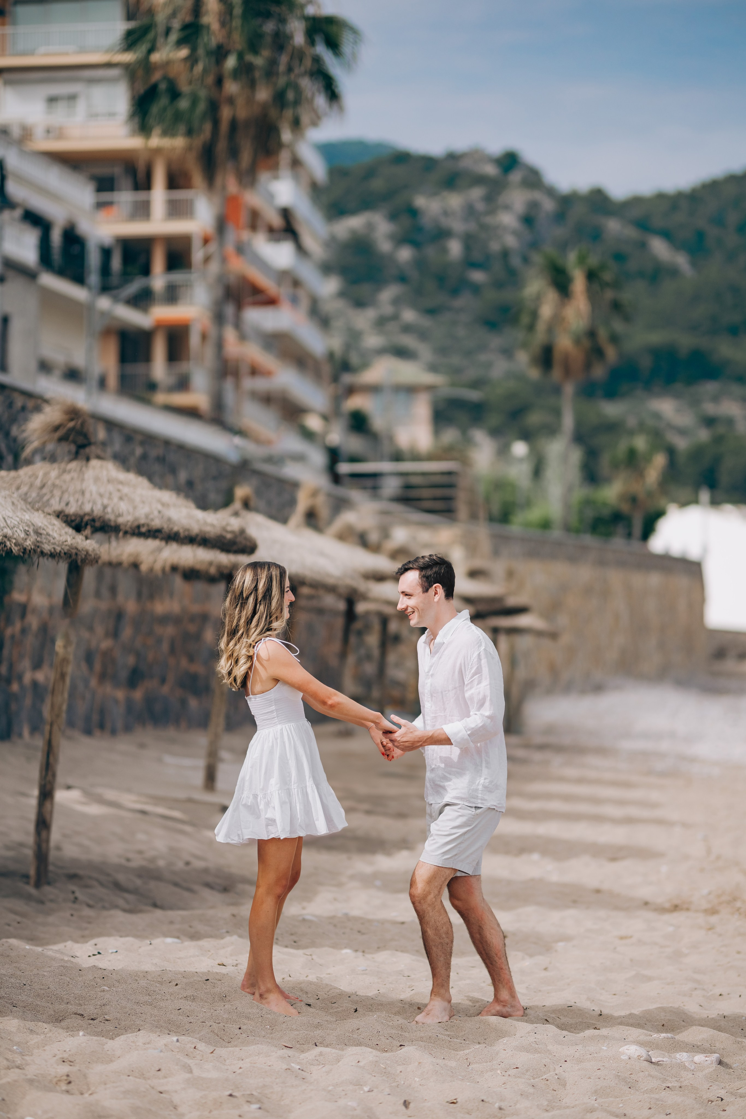 Relaxed Couple Session in Mallorca — Citrus Fields & Seaside. Фотограф у Пальма де Майорка
