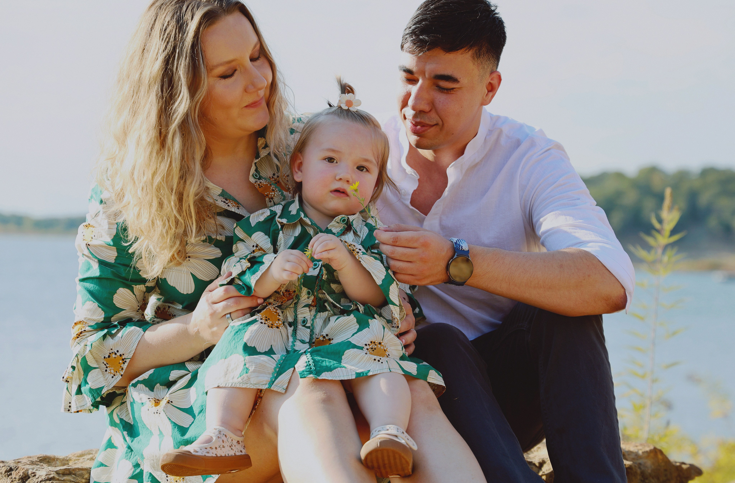 Baby Family Photoshoot – Outdoor Family Photography with Infant or Toddler. Lana Petrychenko — Portrait & Family Photographer. Valencia, Spain