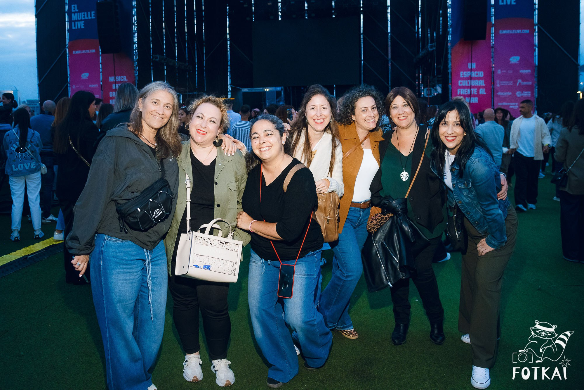 Marta Santos — Fotos del concierto en Alicante 2026: pop flamenco en El Muelle Live | FOTKAI