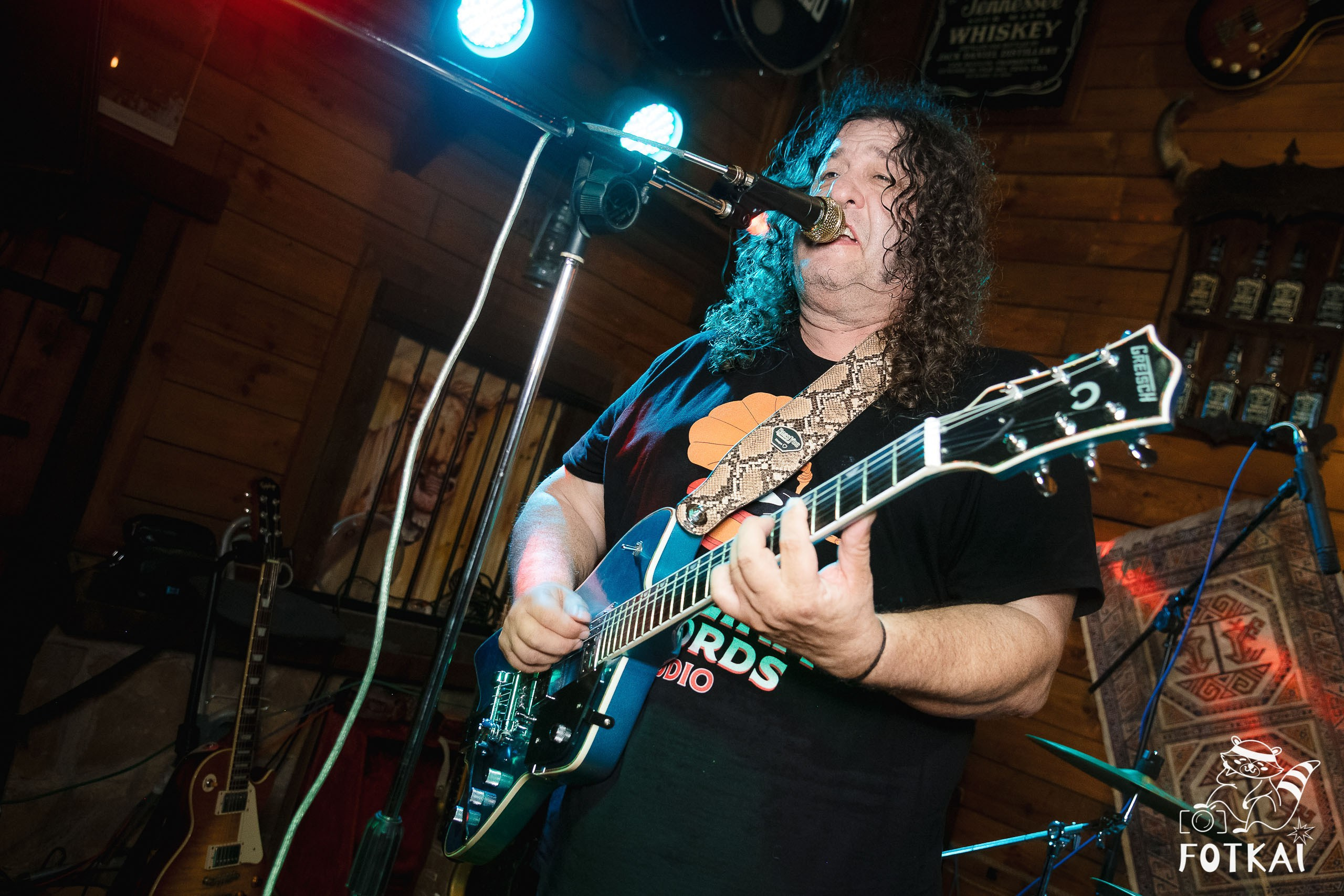 Santi Campillo en El Paso Rock Bar Torrevieja: Reportaje fotográfico 30.08.25 | FOTKAI