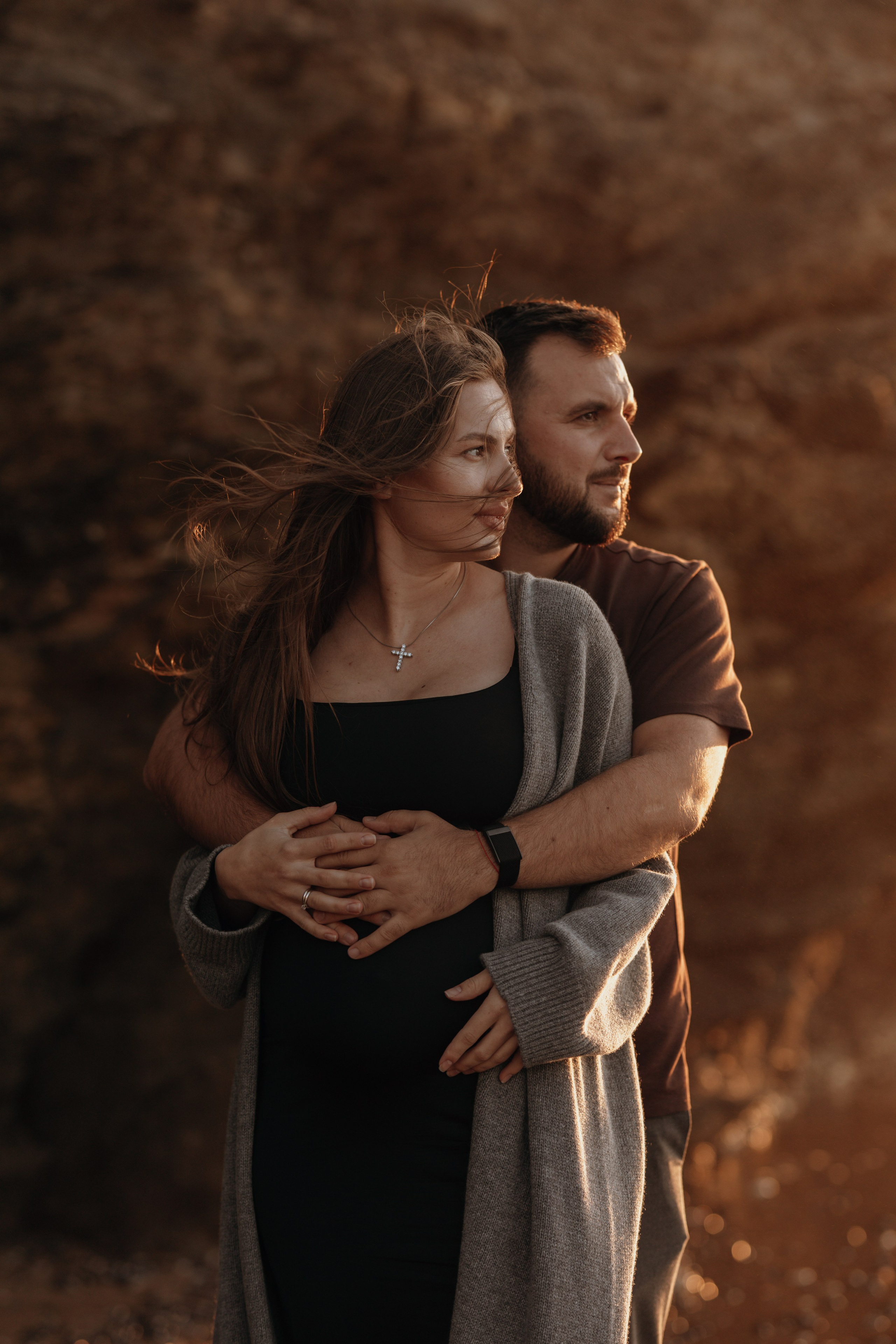 Sunset maternity photoshoot. Annah Louwagie — Lifestyle photographer for couples, families & brands | France & worldwide