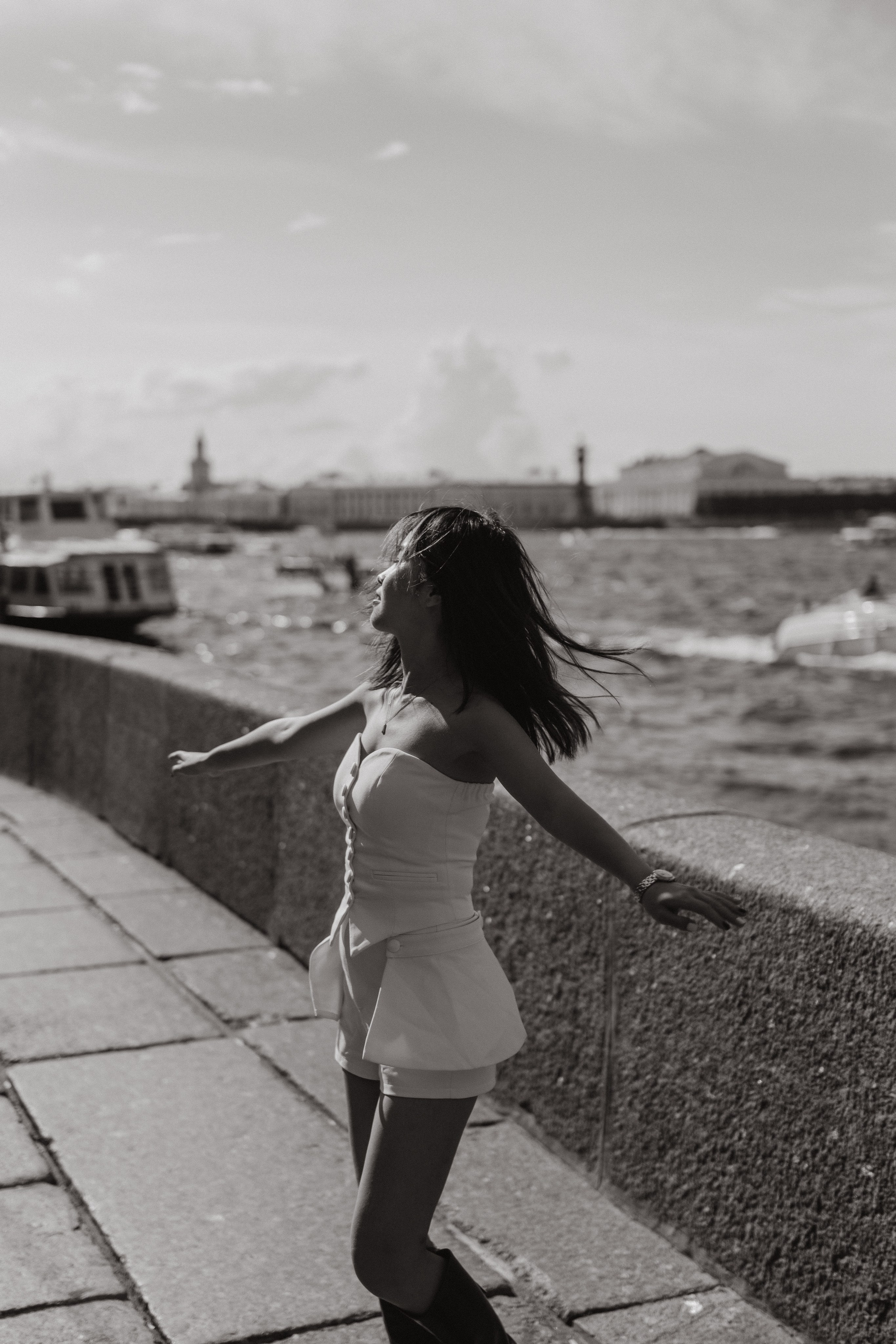 Neva River. Lens Captures Life