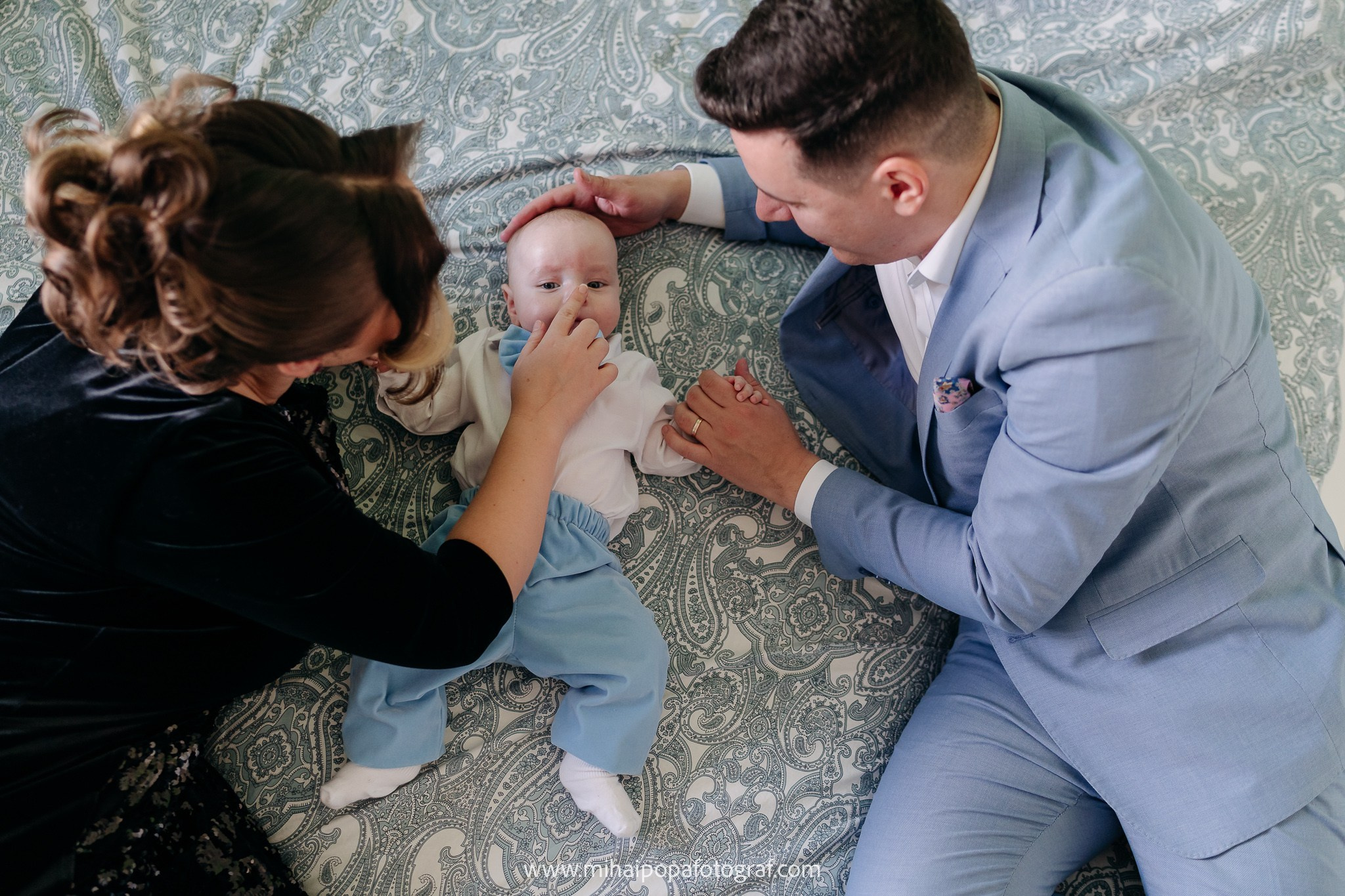 Fotograf de botez în Bucuresti| Mihai Popa Fotograf. Fotograf Nuntă & Botez București - Mihai Popa | Dincolo de oameni, imortalizez emoții!