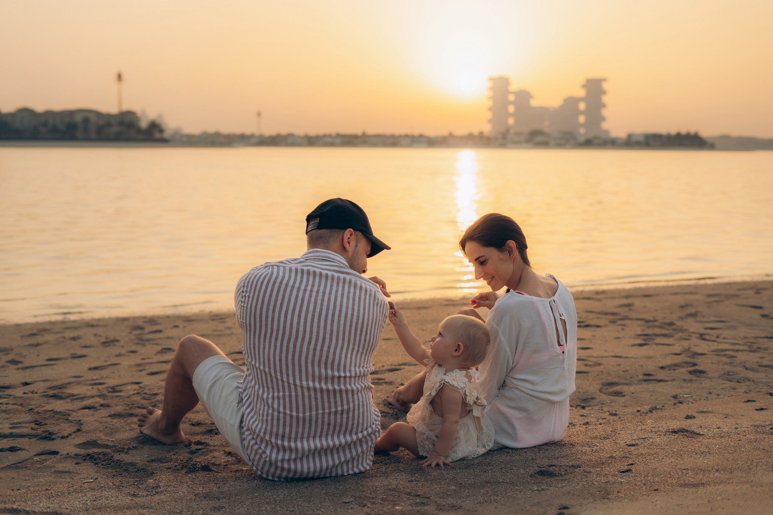 Beauty of the sunset on the beach. Angela Iakovleva — Family Photographer in Dubai