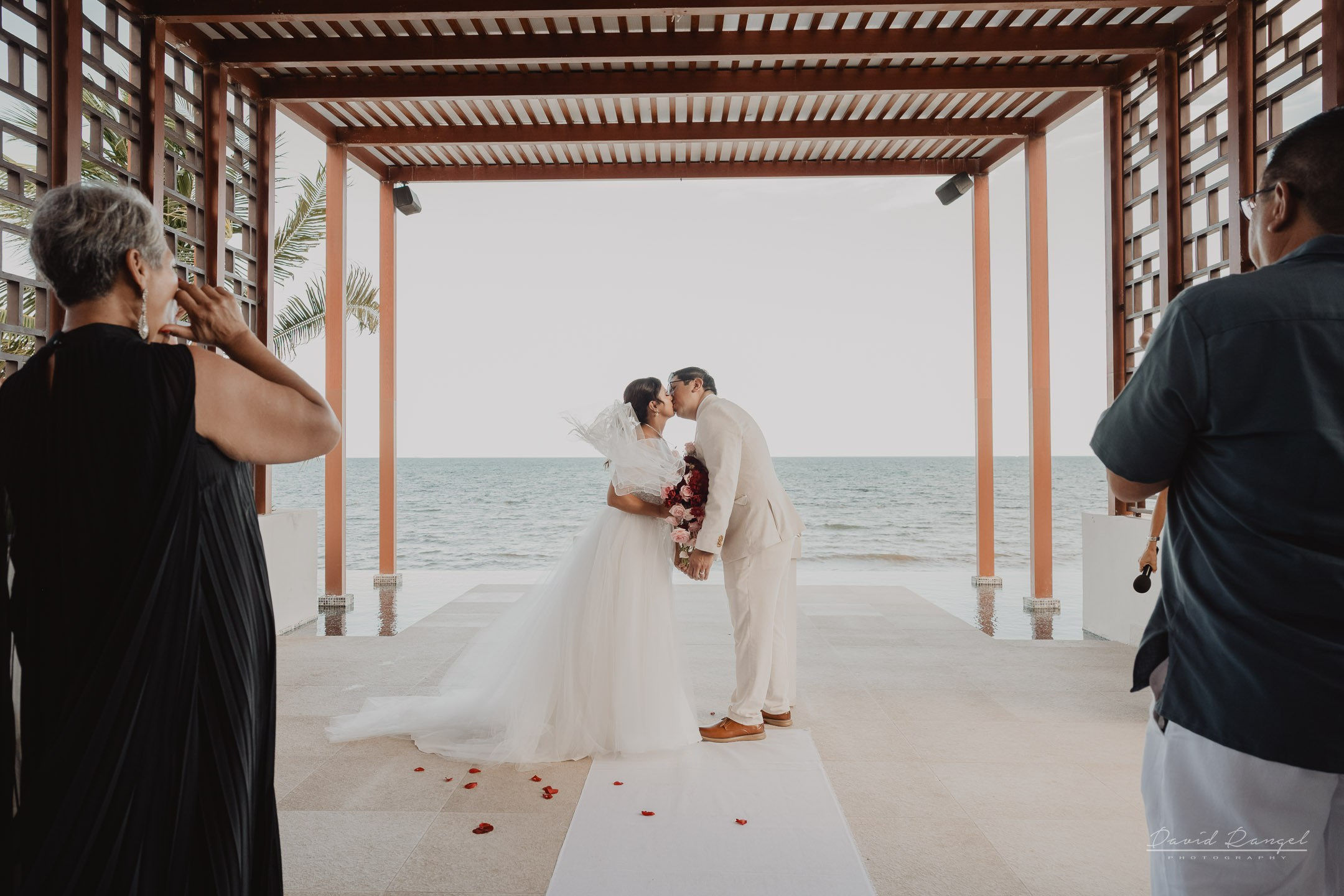 Destination Wedding in the Riviera Maya. Destination wedding photographer based in Cancun and Riviera Maya with service worldwide
