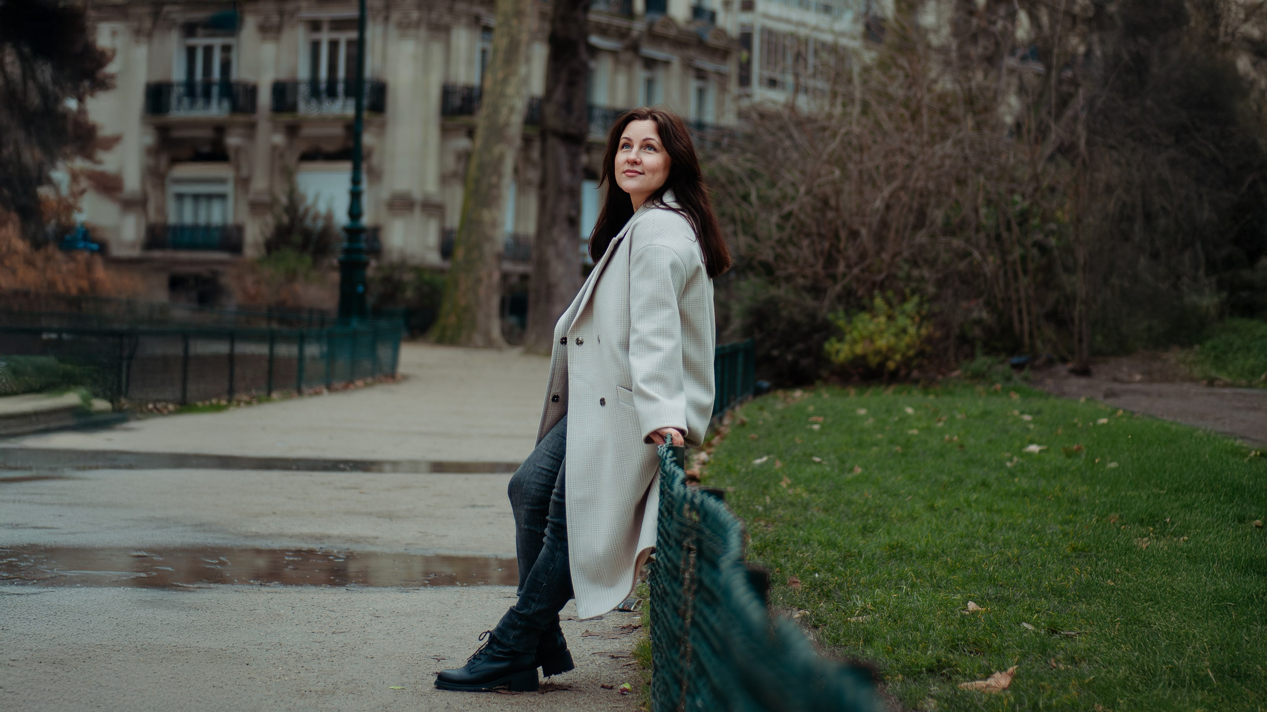 Зимняя фотосессия у Эйфелевой башни. Фотограф в Париже Полина Осипова