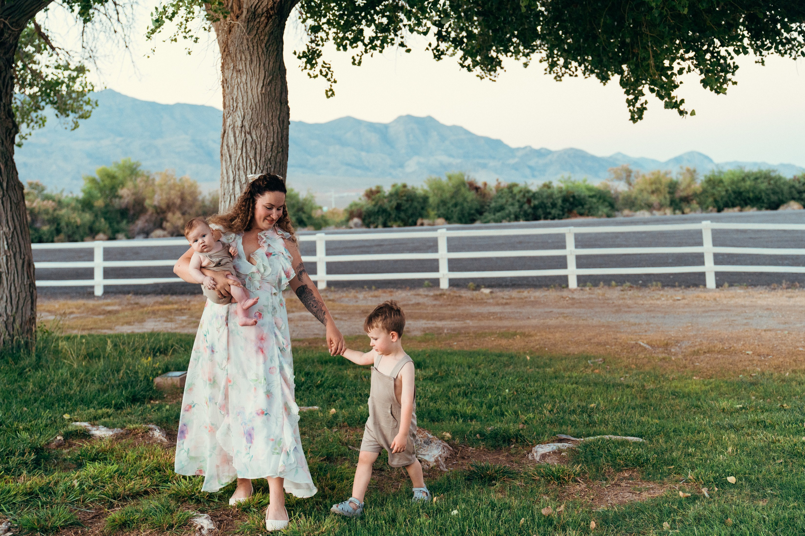 Yulya, Robert&Gordey. Wedding & elopement photographer Viktoriya Kravtsov. Las Vegas