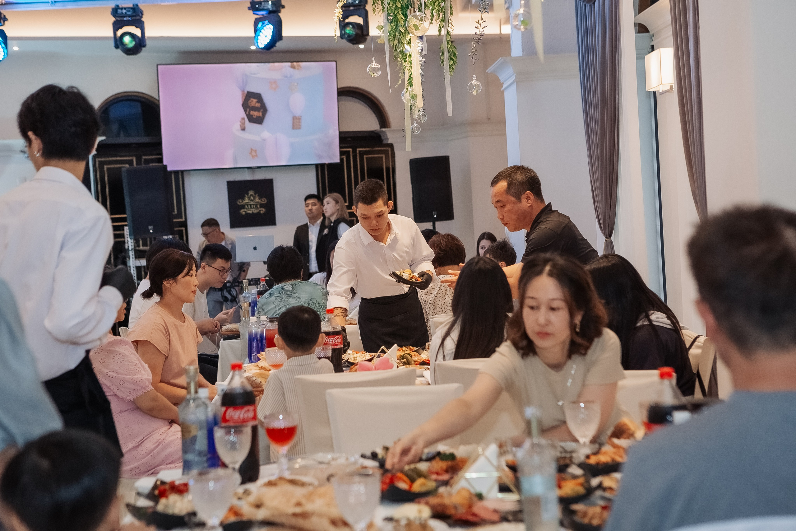 Тео дома и в ресторане. Фотограф беременности, ньюборн и годовасиков в Корее Жанна Хан